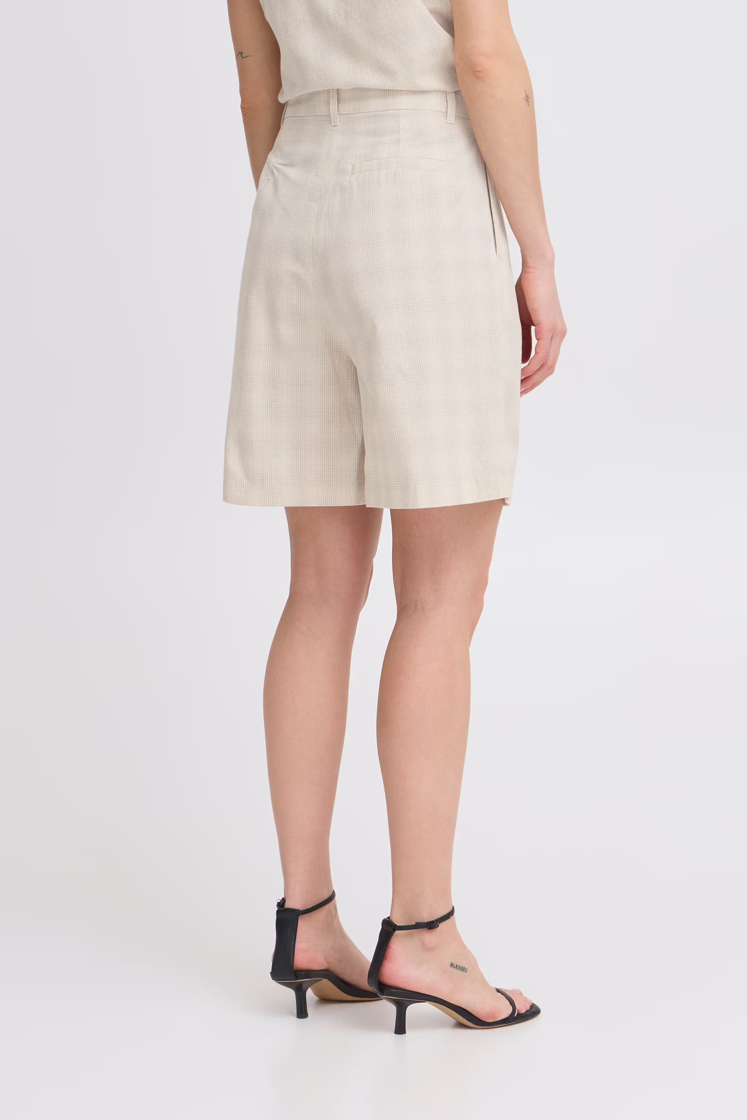 IHSAFFRON Shorts LOOKBOOK BACK 20123218-130905