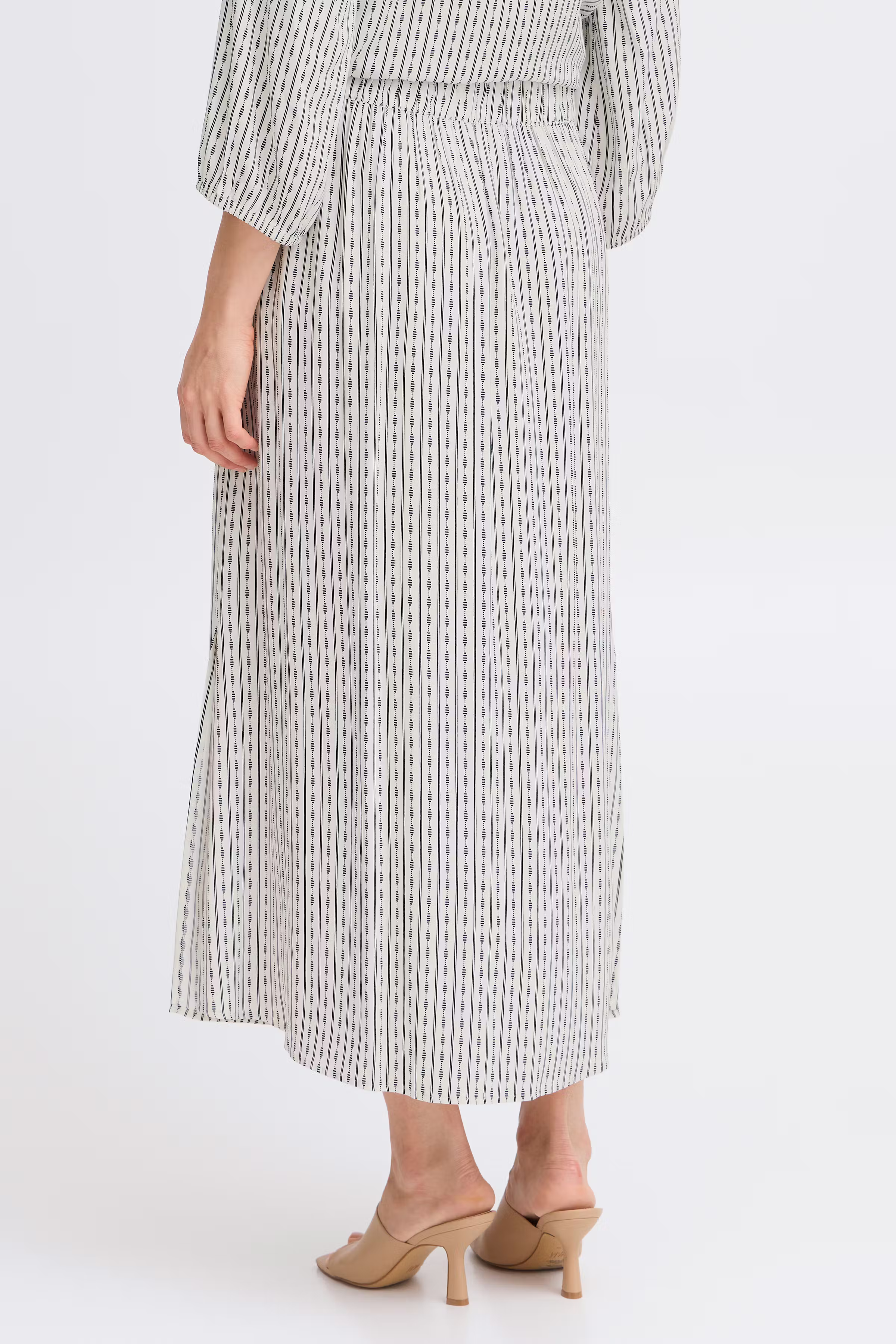 FRMERLE Rok LOOKBOOK BACK 20615412-204456