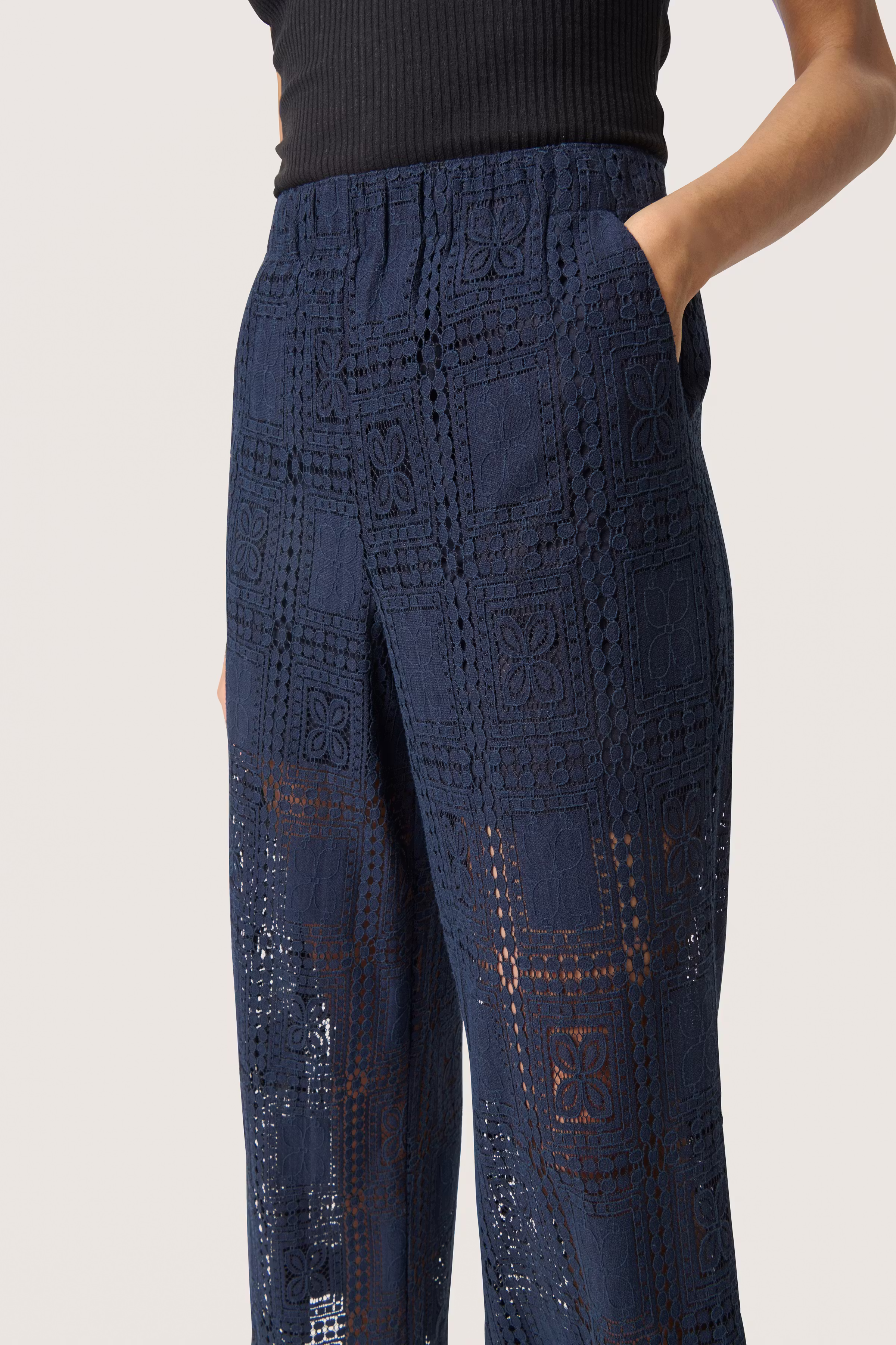 SLCoopelia Hose LOOKBOOK DETAIL 30408333-193924