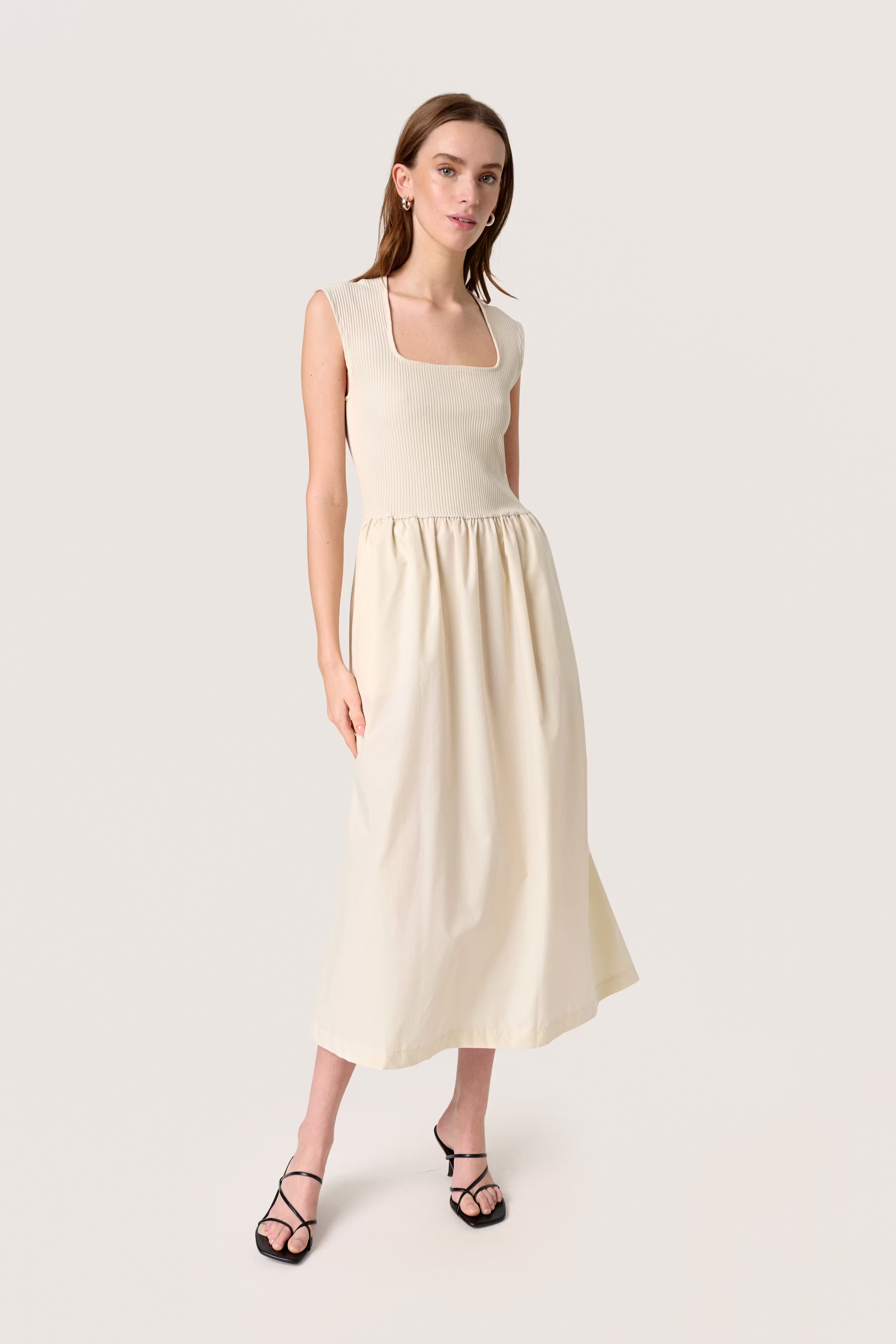 SLSimone Dress LOOKBOOK FRONT 30407490-130401