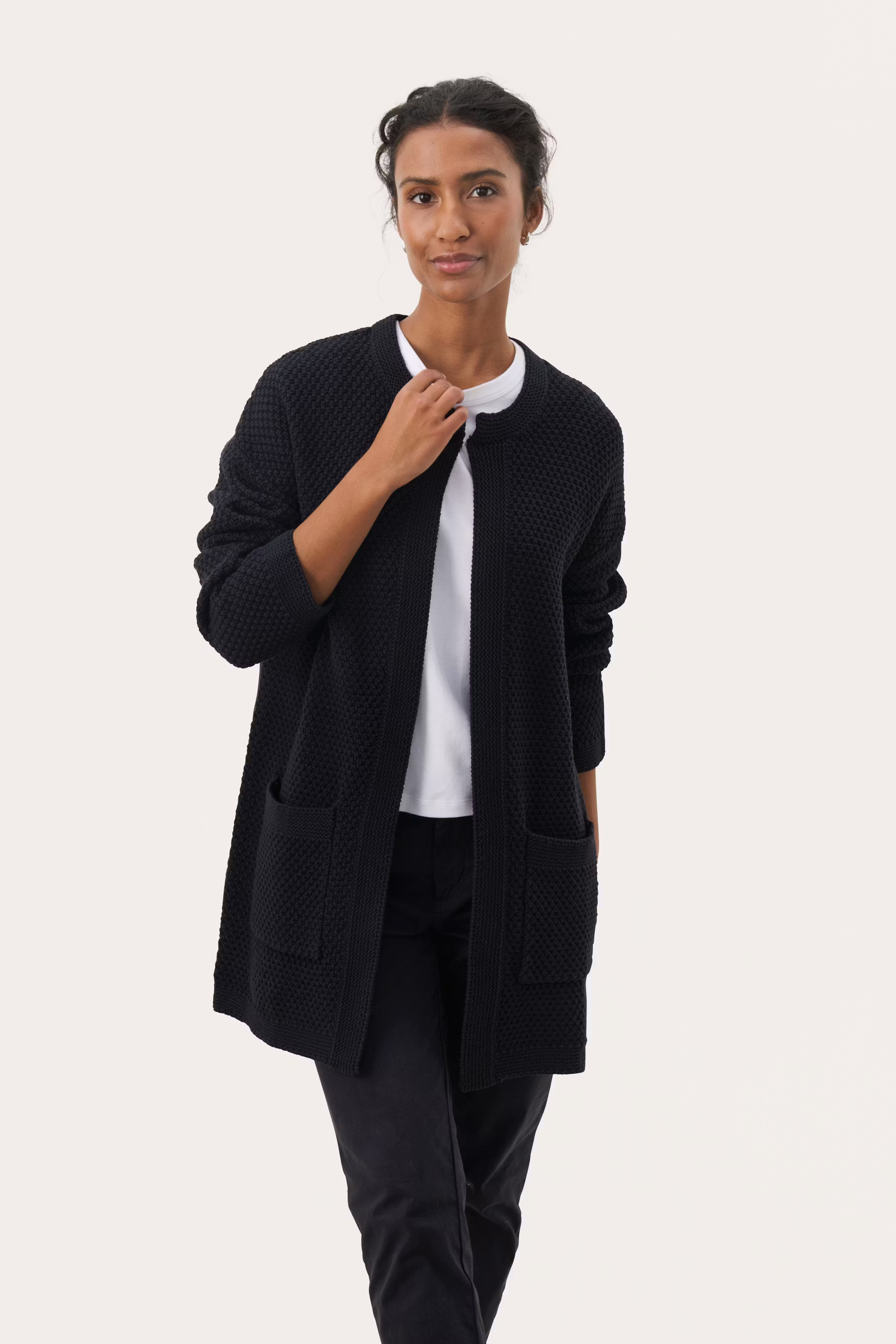 NiyaPW Cardigan LOOKBOOK FRONT 30309858-194013