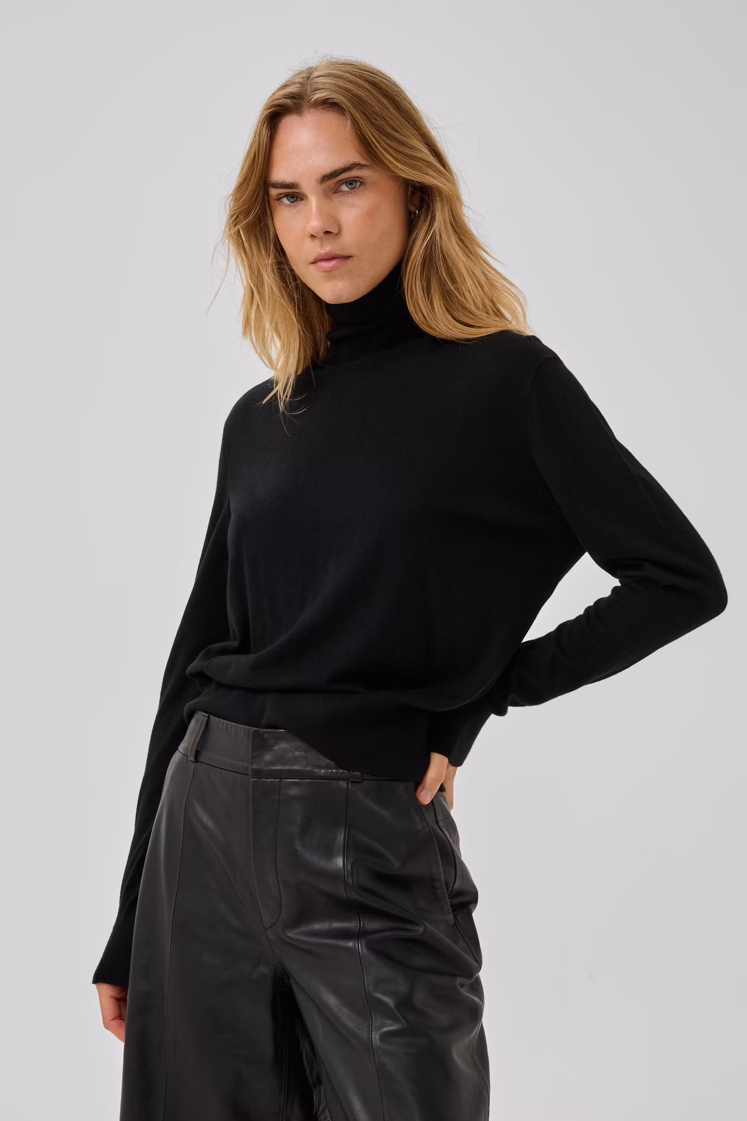 MWPolly Pullover mit offenem Rücken LOOKBOOK FRONT 10705786-100031