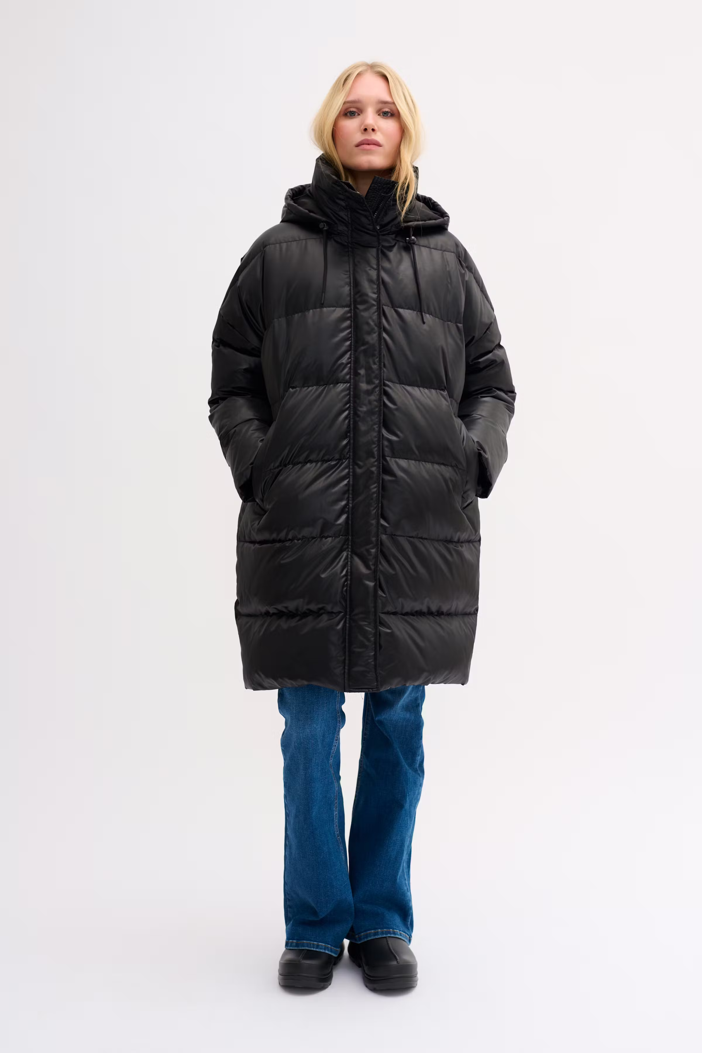 GlossyMW Puffer Coat LOOKBOOK FRONT 10704754-100031