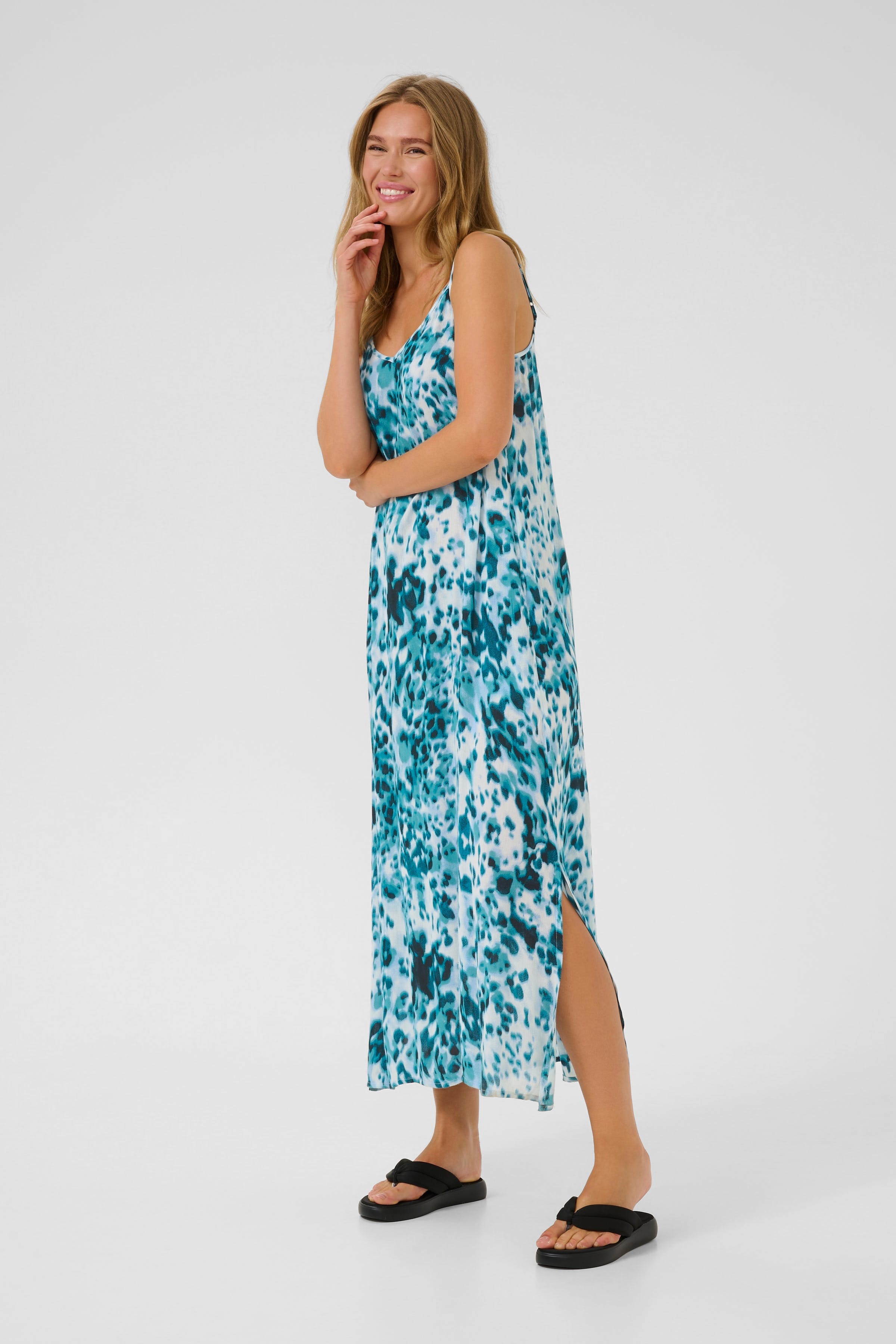 KAthora Dress LOOKBOOK FRONT 10510045-107662