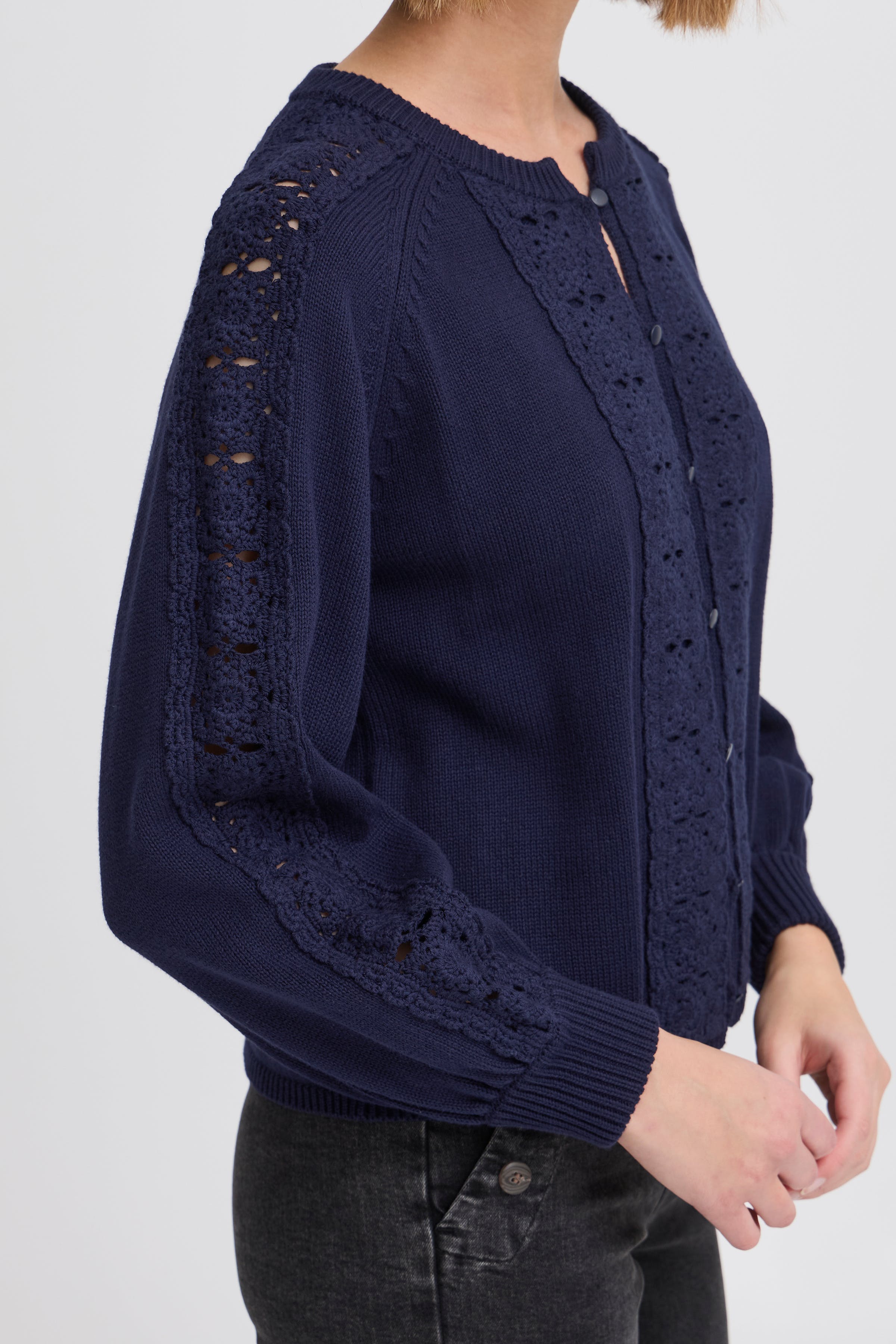 IRANNIE Vest LOOKBOOK DETAIL 20121968-193831