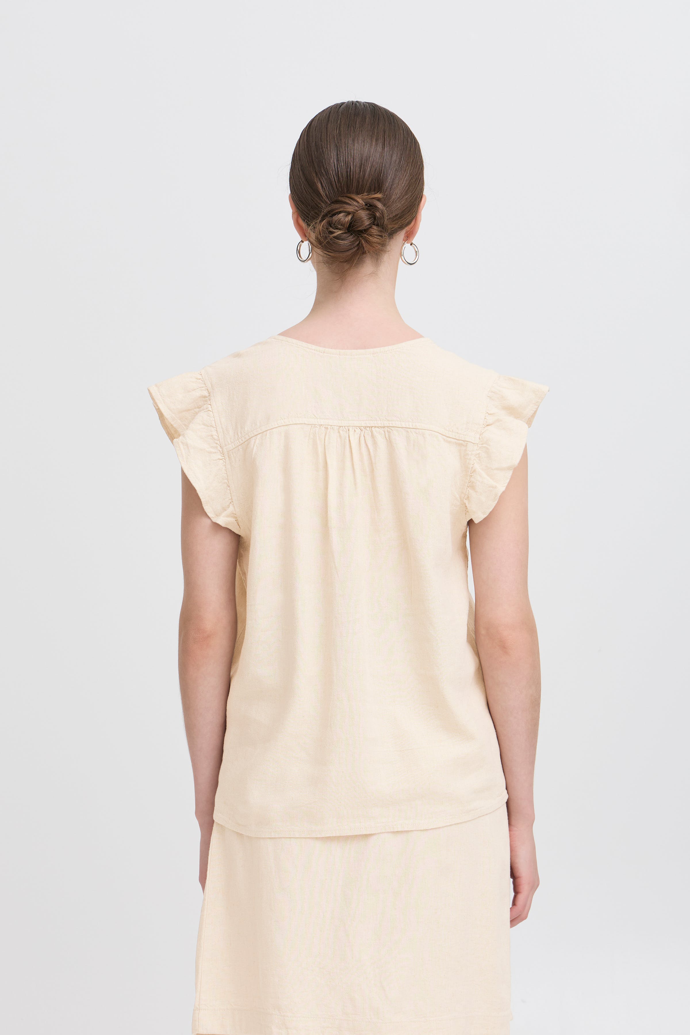 IHLINNO Mouwloos shirt LOOKBOOK BACK 20122924-204424