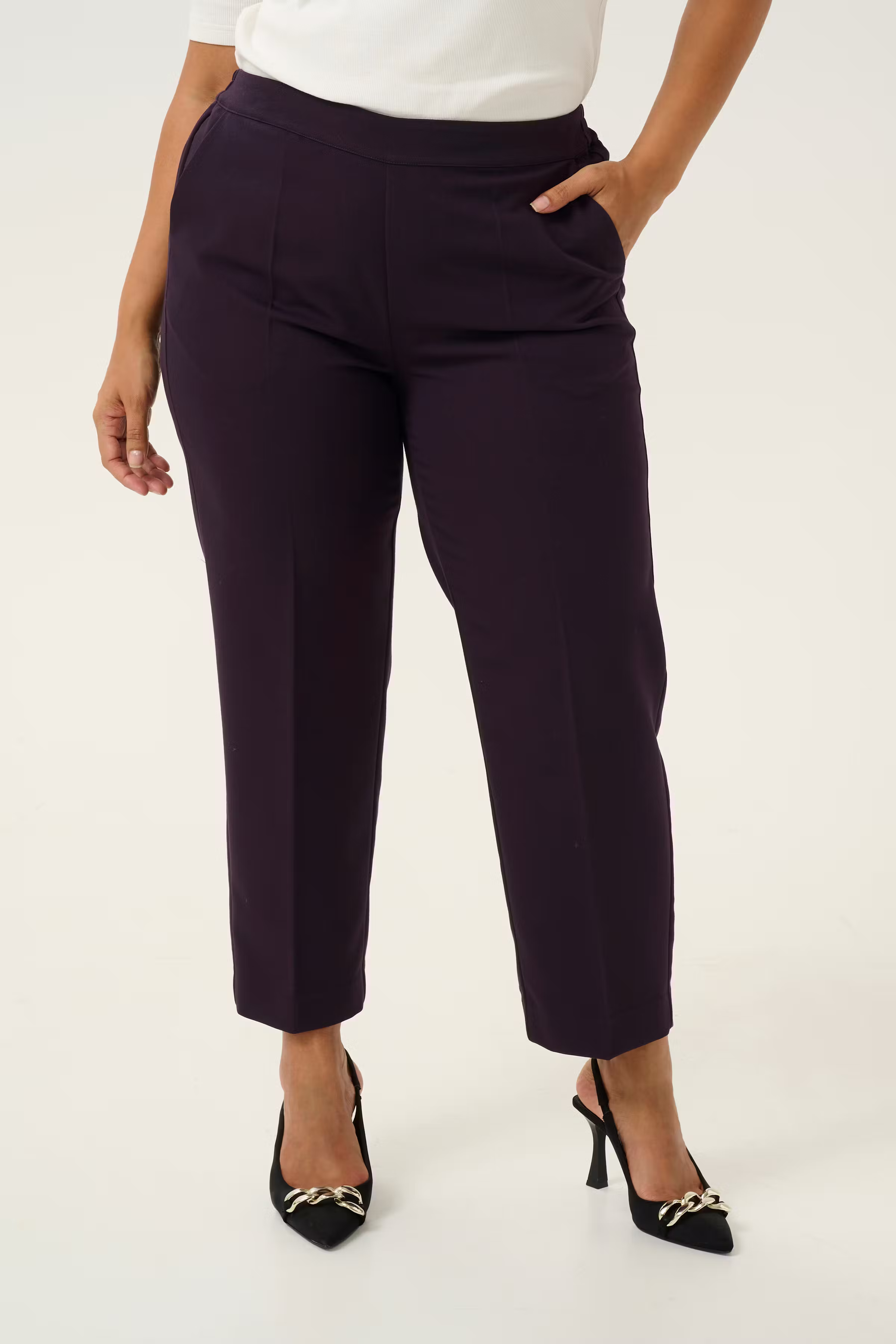 KCsakira Cropped Trousers LOOKBOOK FRONT 10580650-106557