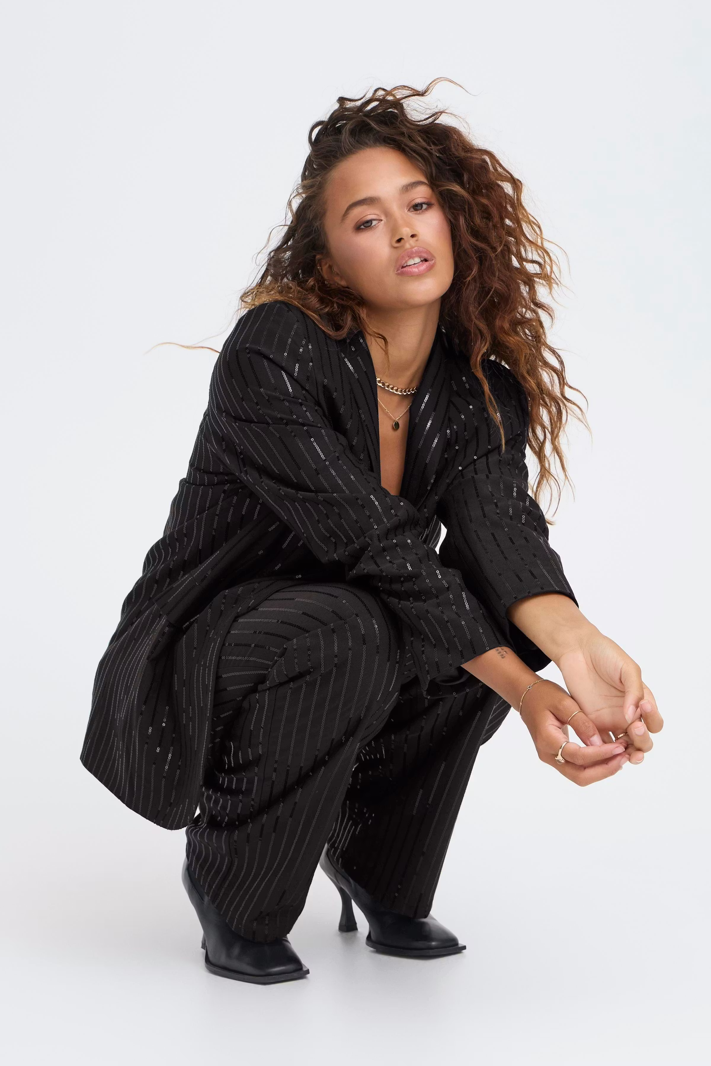 SBIVY Blazer LOOKBOOK FRONT 22101120-190303