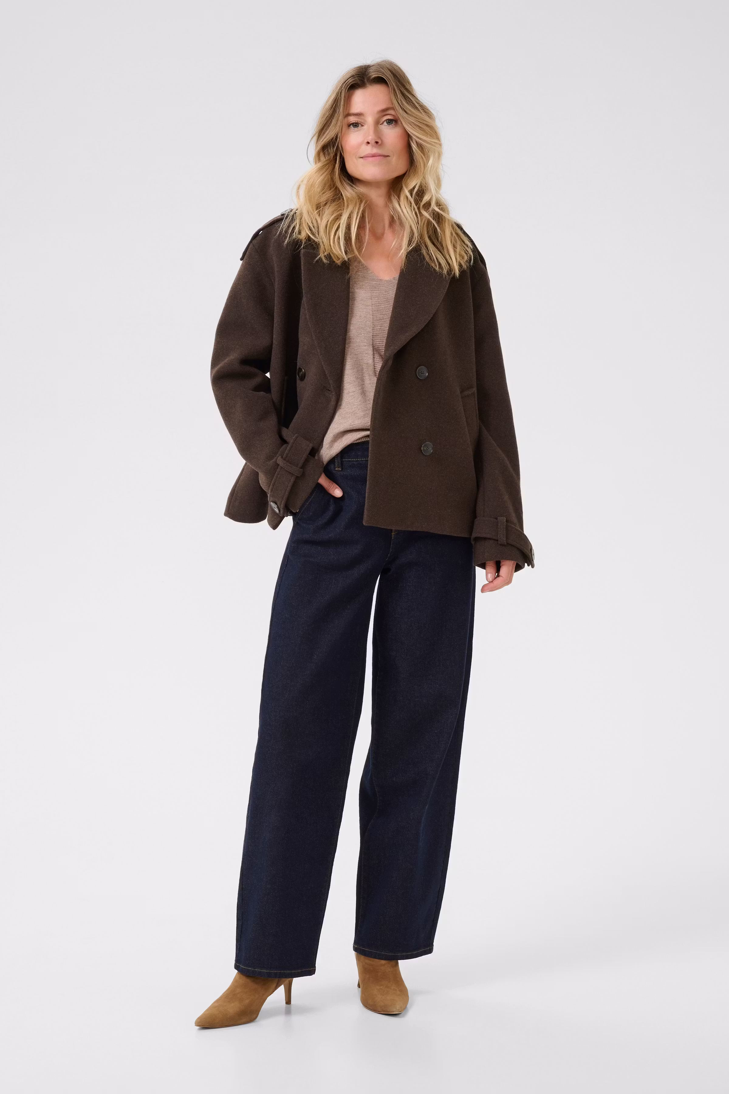 CRJamey Mantel LOOKBOOK FRONT 10613919-191016