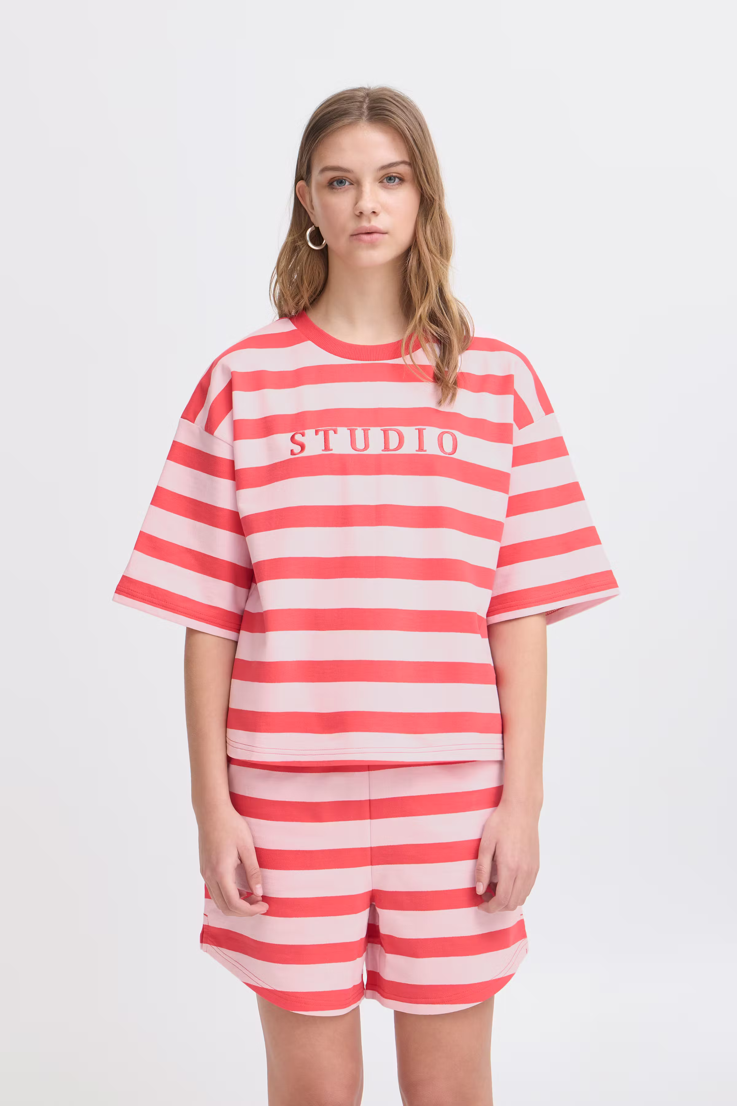 IHOCIE T-shirt LOOKBOOK FRONT 20122776-171753