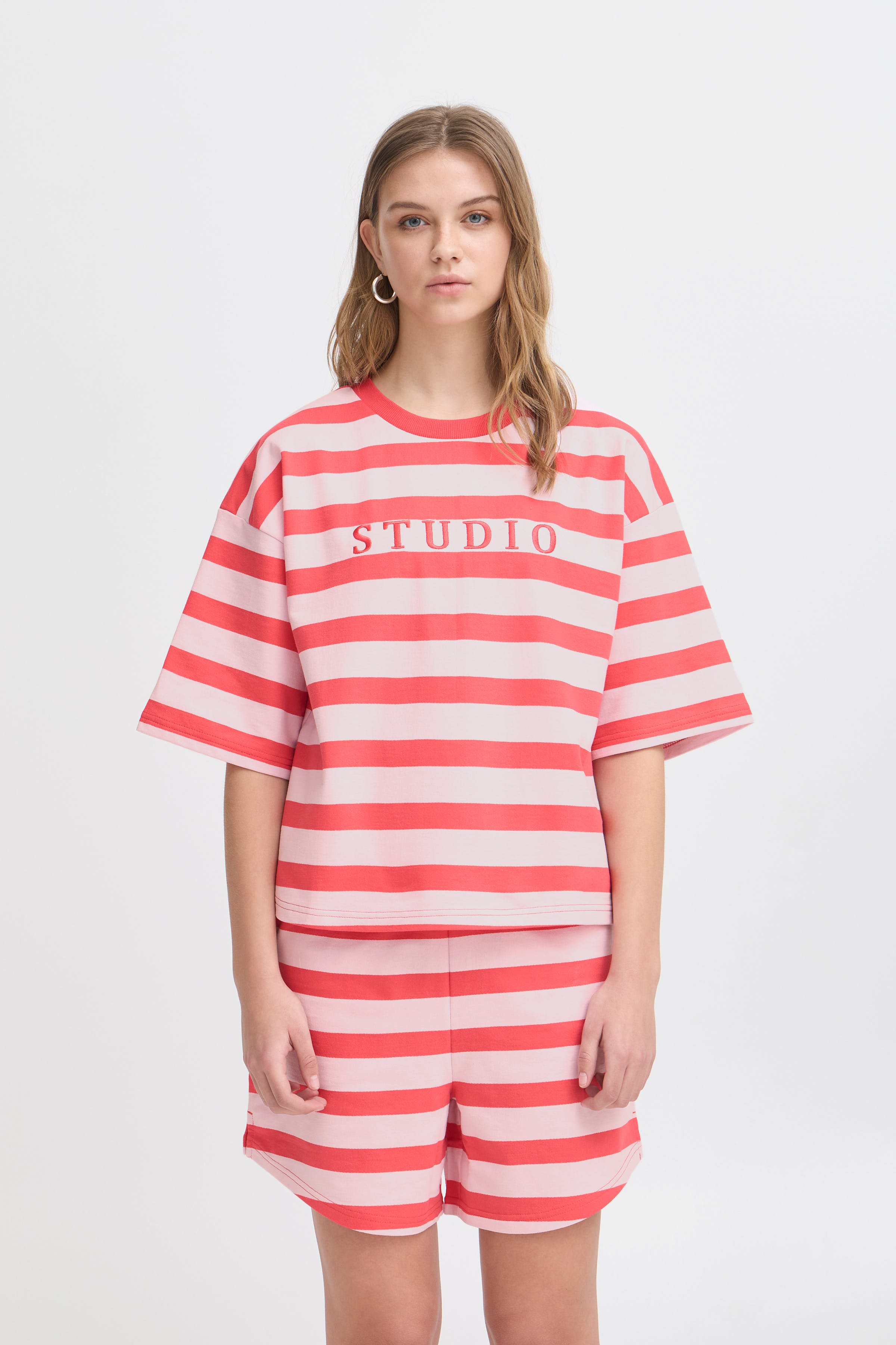 IHOCIE T-shirt LOOKBOOK FRONT 20122776-171753