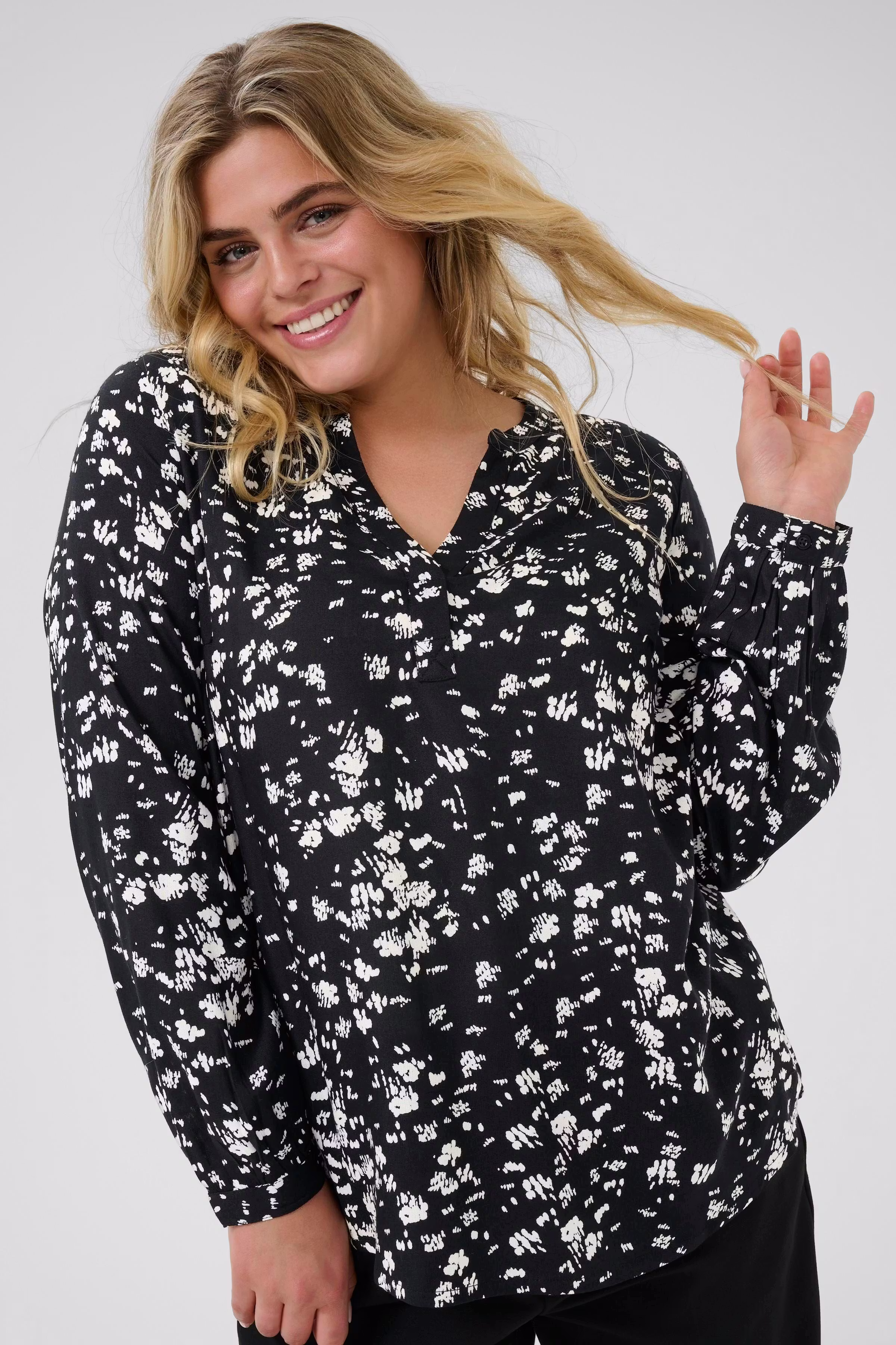 KCbella Bluse LOOKBOOK DETAIL 10582486-107908