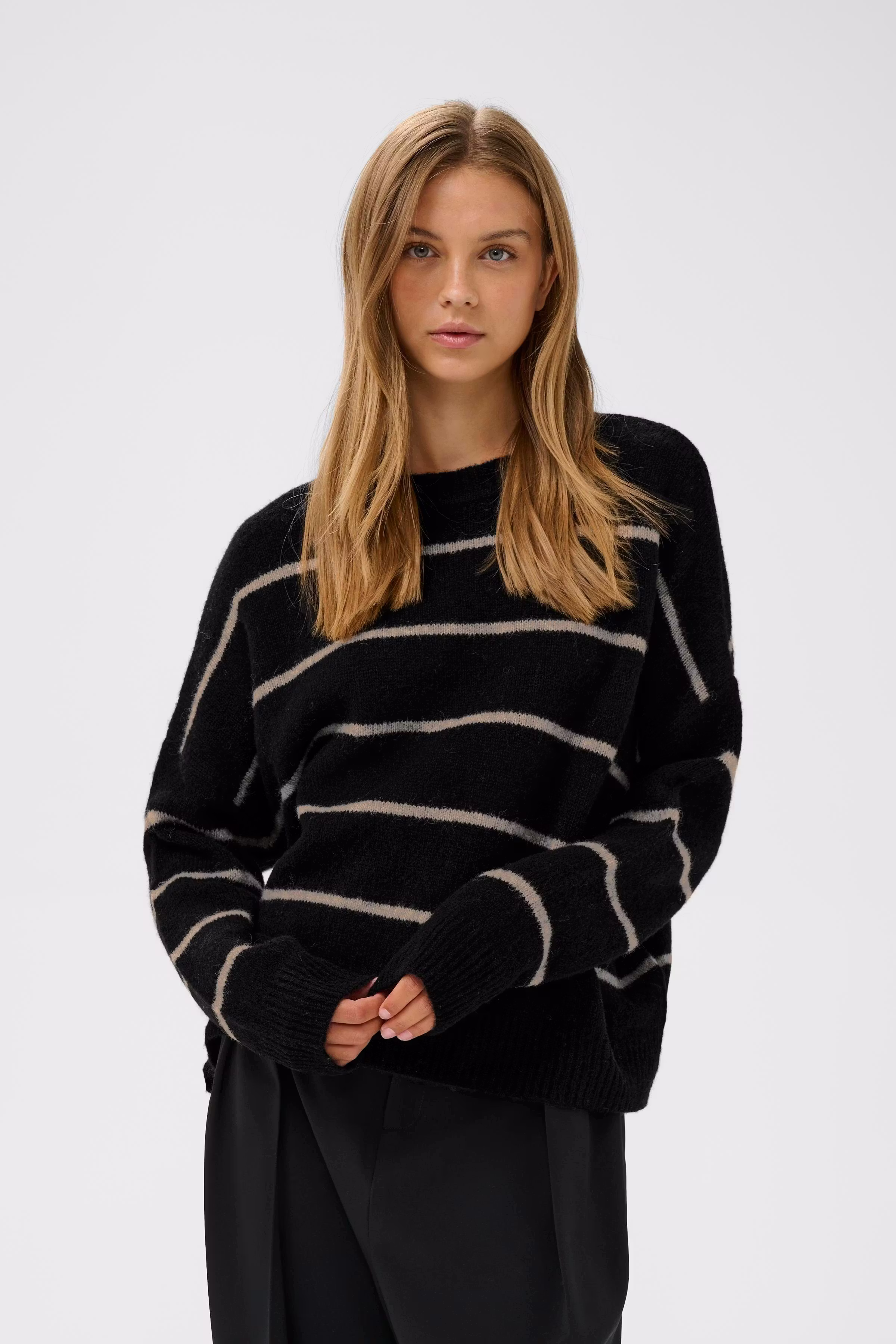 TeresaIW Pullover LOOKBOOK FRONT 30111188-300286