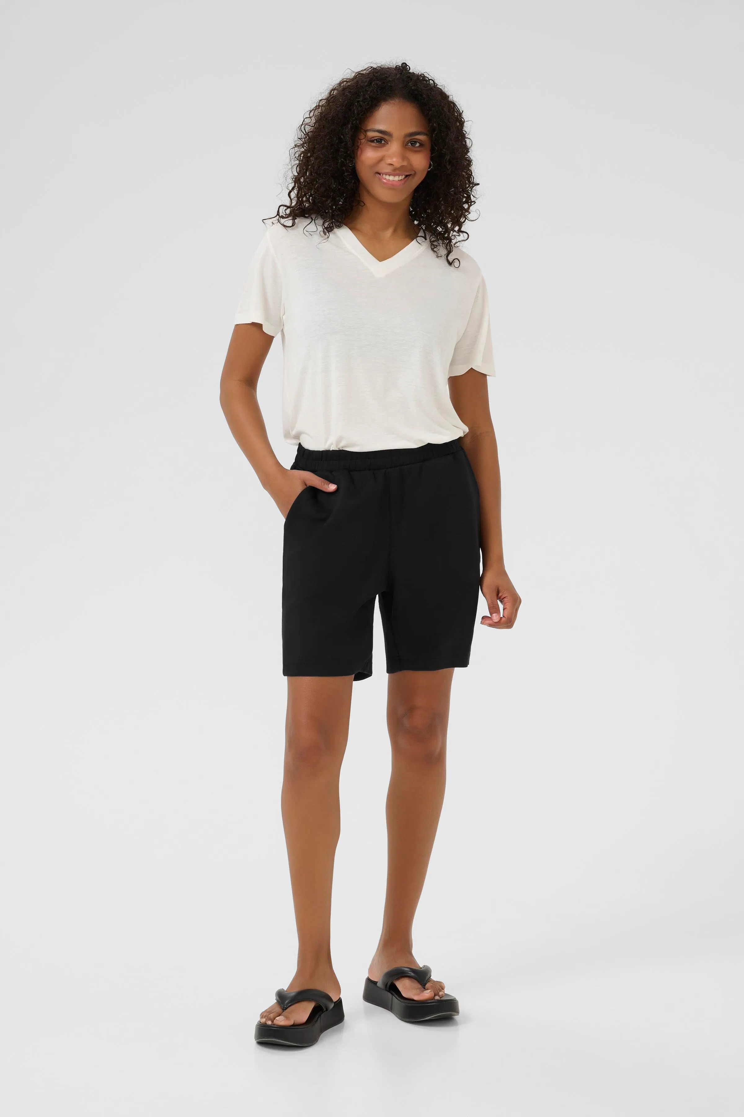 KAannika Shorts LOOKBOOK FRONT 10510002-100121