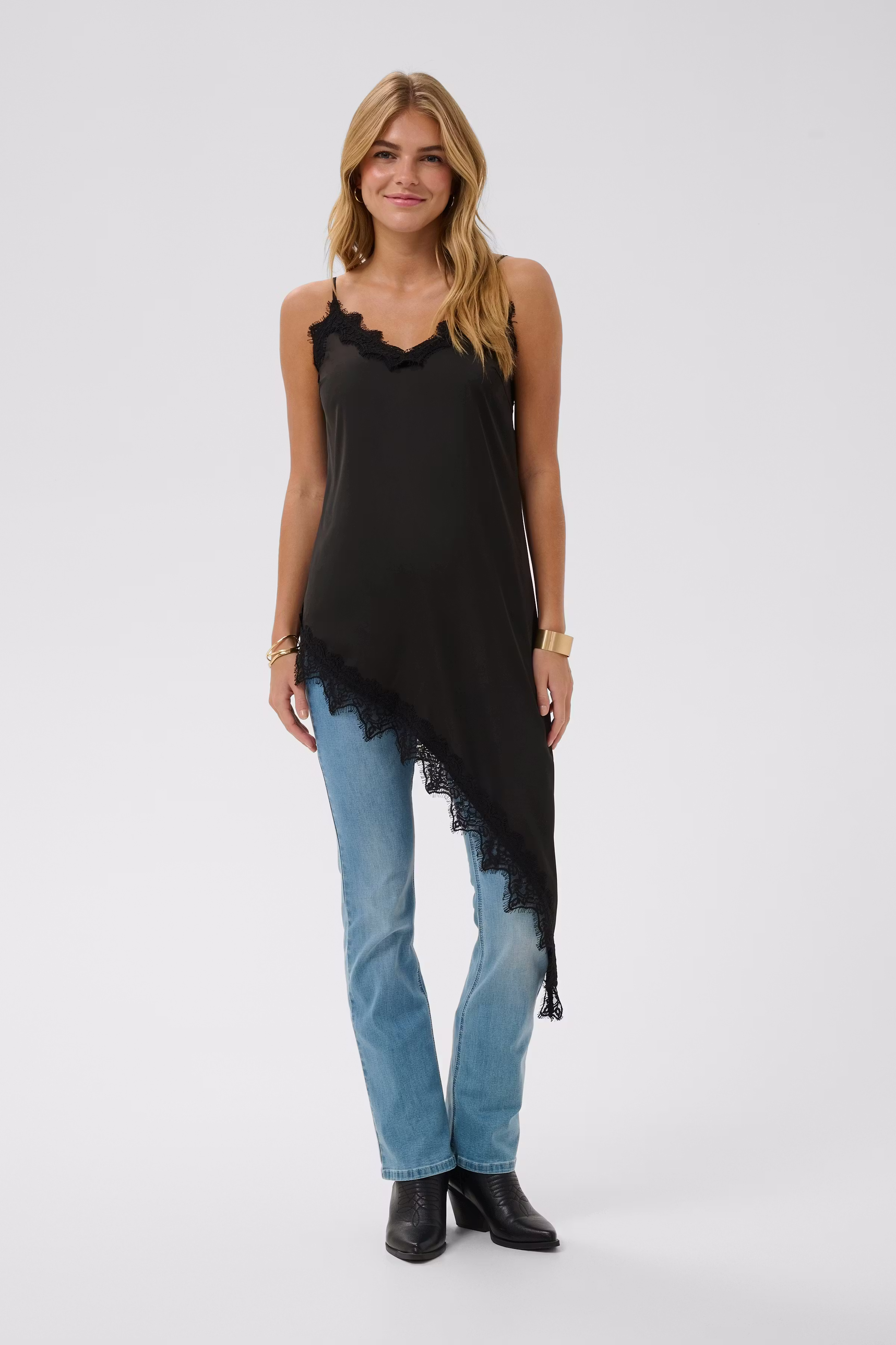 CRGlenna Top LOOKBOOK FRONT 10615605-100120