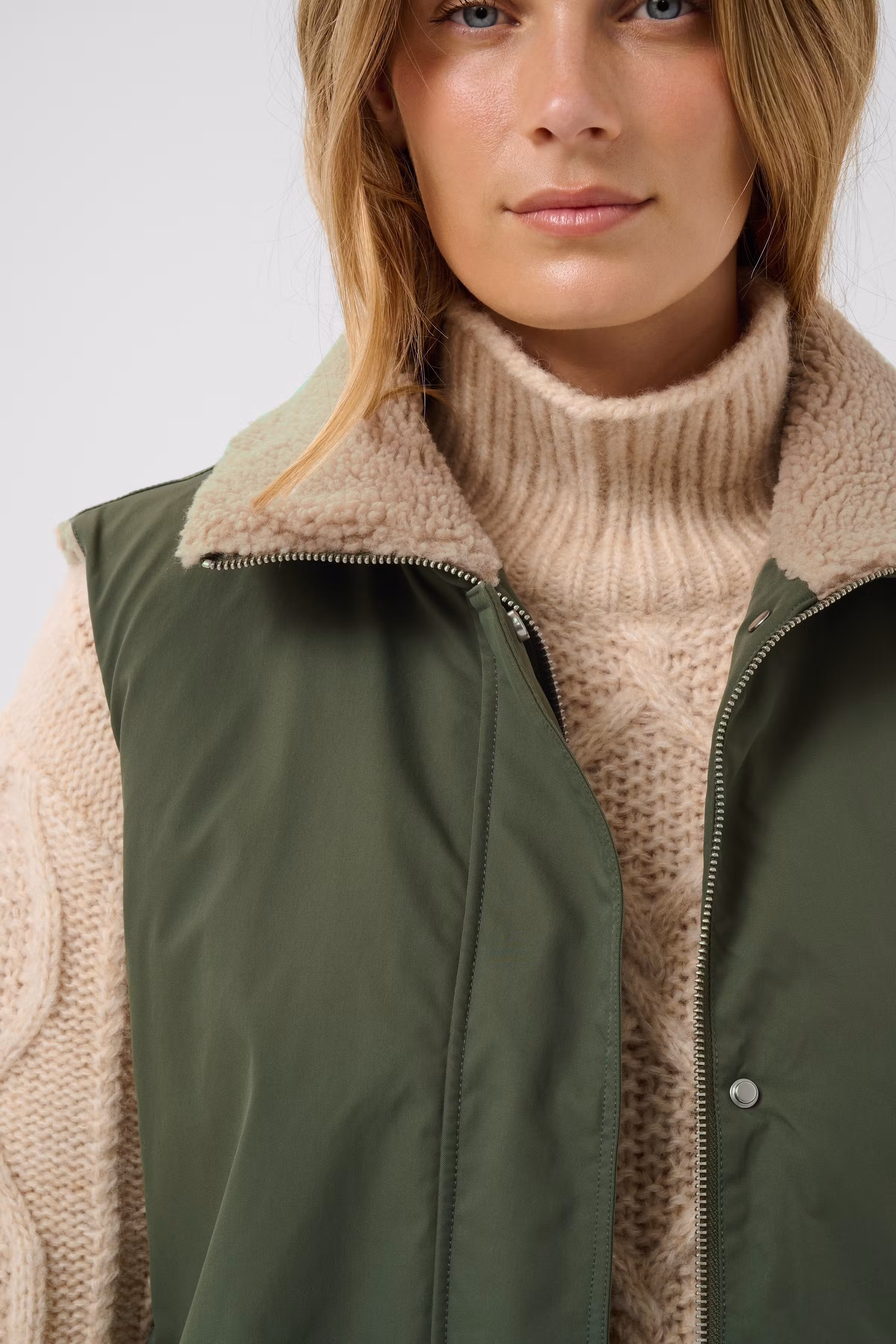 CathlinPW Warm waistcoat LOOKBOOK DETAIL 30310745-190312