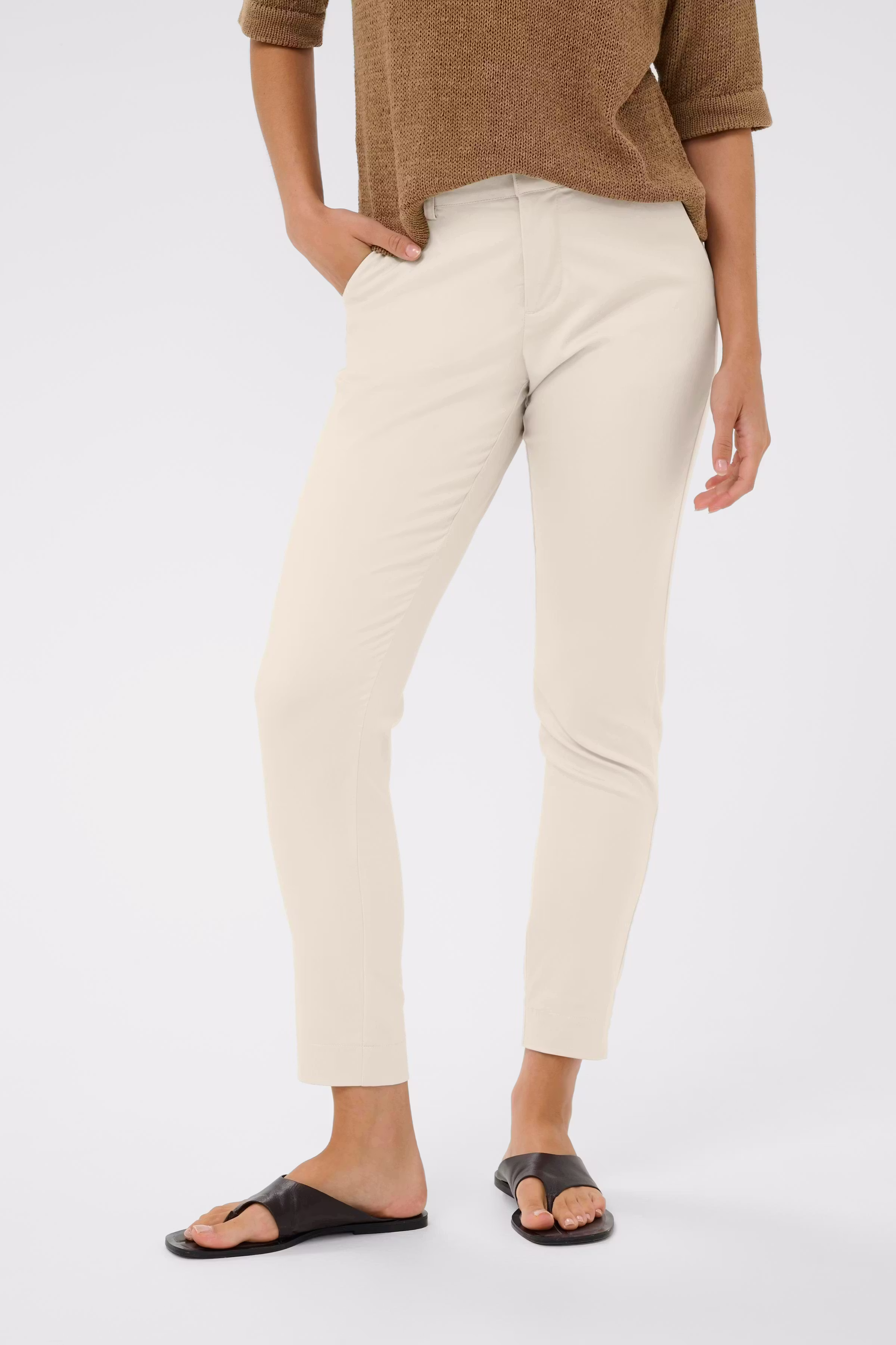 KAlea Bukser LOOKBOOK FRONT 10505191-130000