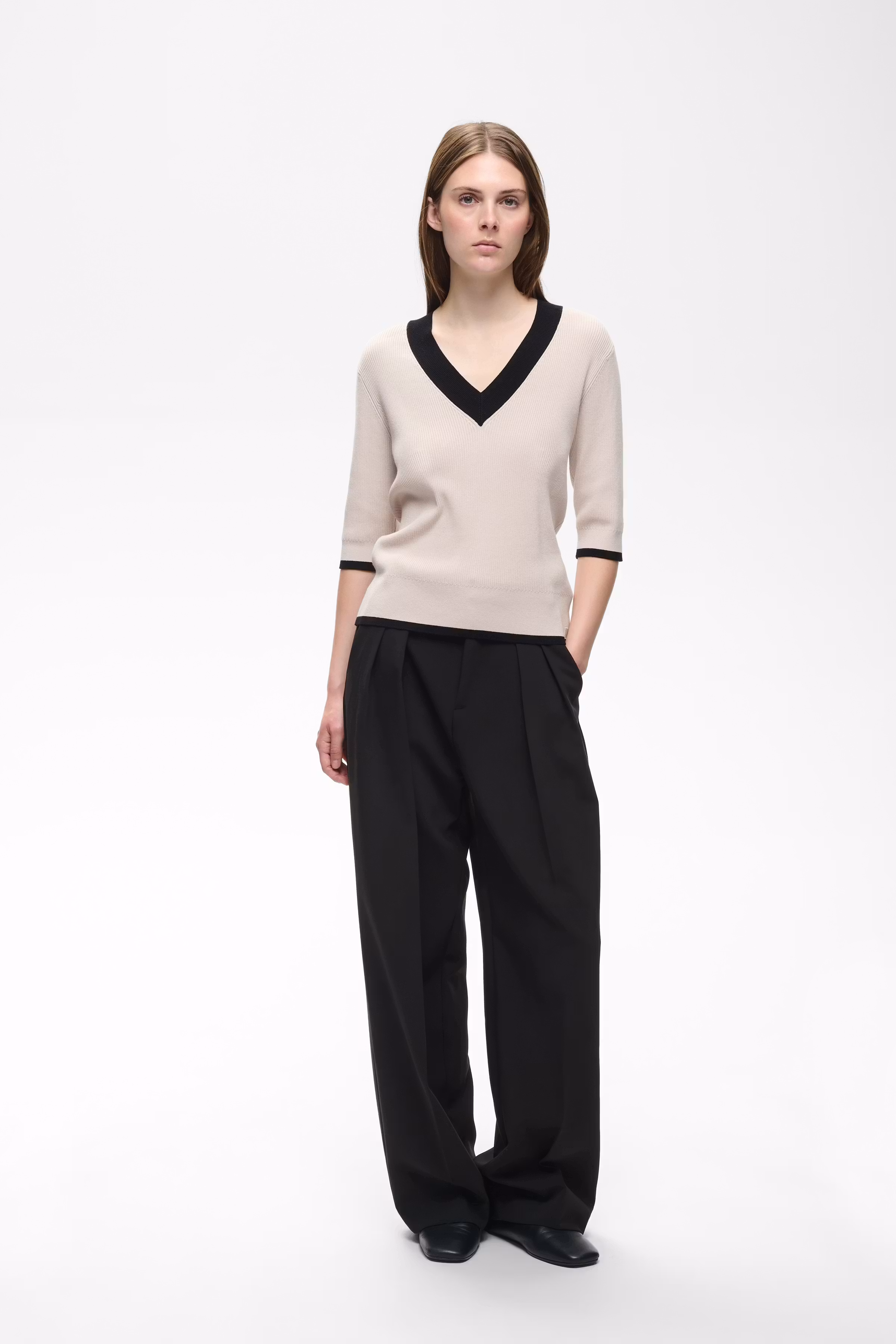 LeenahIW V-Neck Pullover LOOKBOOK FRONT 30110675-130403