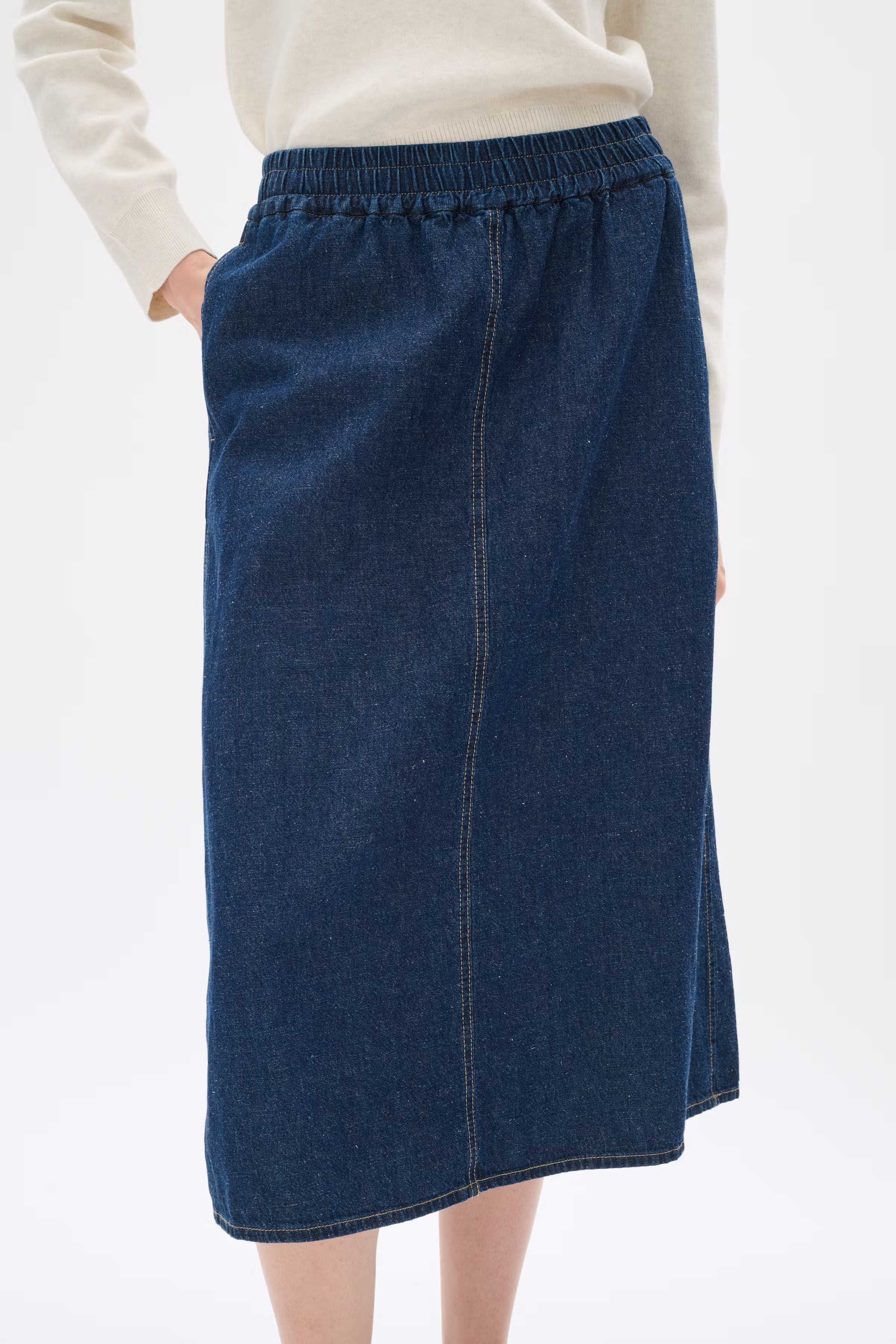RubinaIW Skirt LOOKBOOK FRONT 30110337-300013