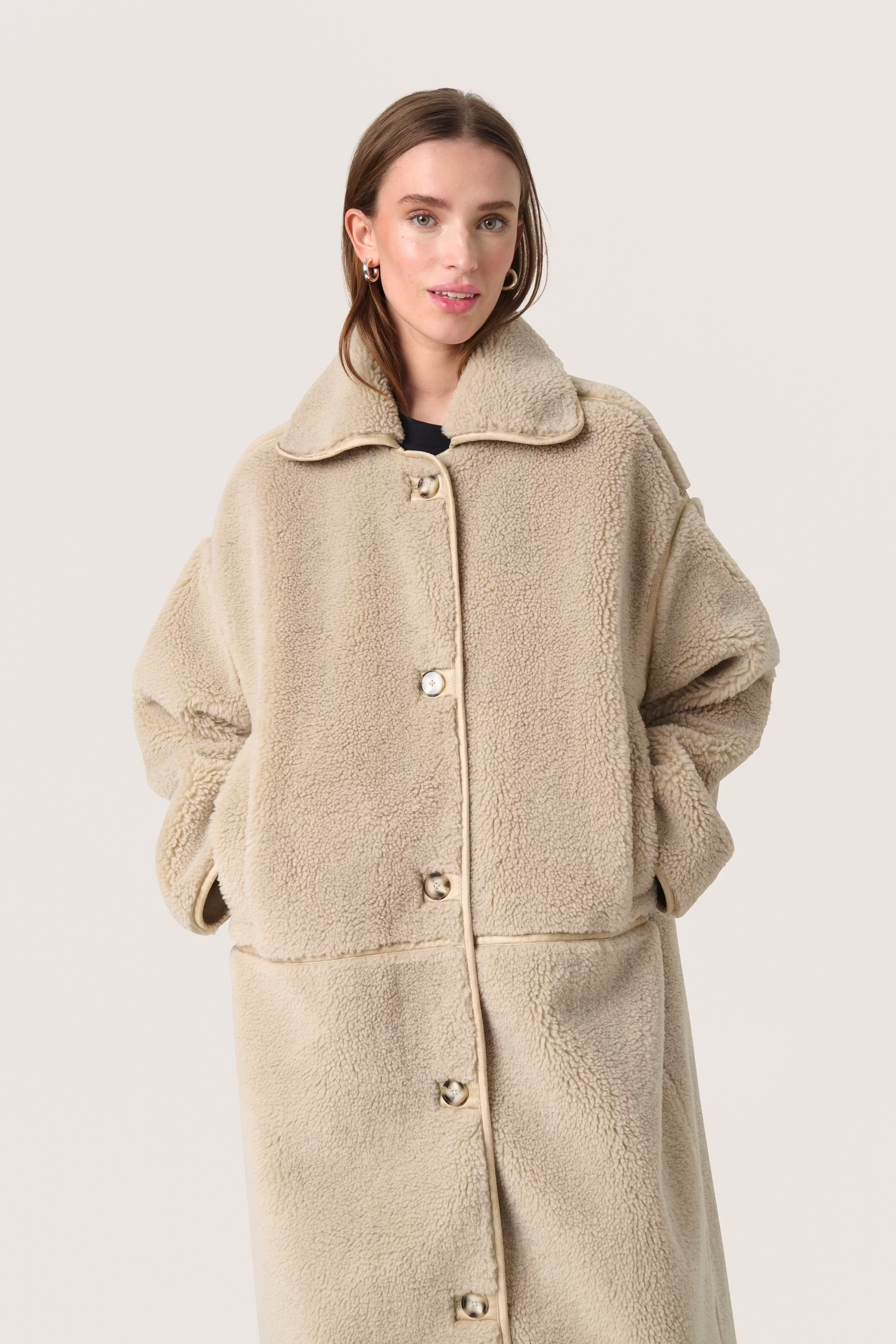 SLEvannah Mantel LOOKBOOK FRONT 30408262-130404