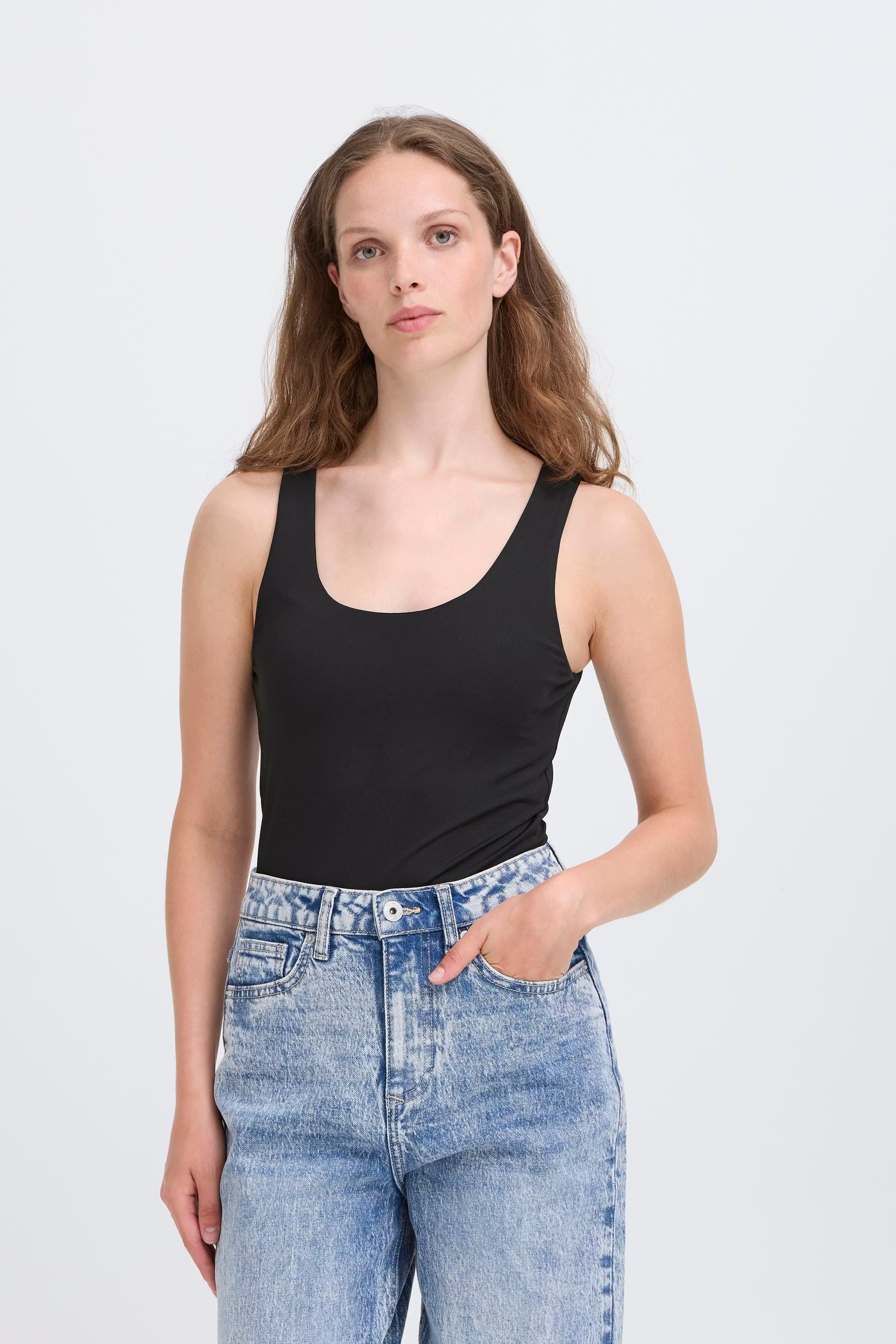 IAGRO Sleeveless LOOKBOOK FRONT 20122721-194008