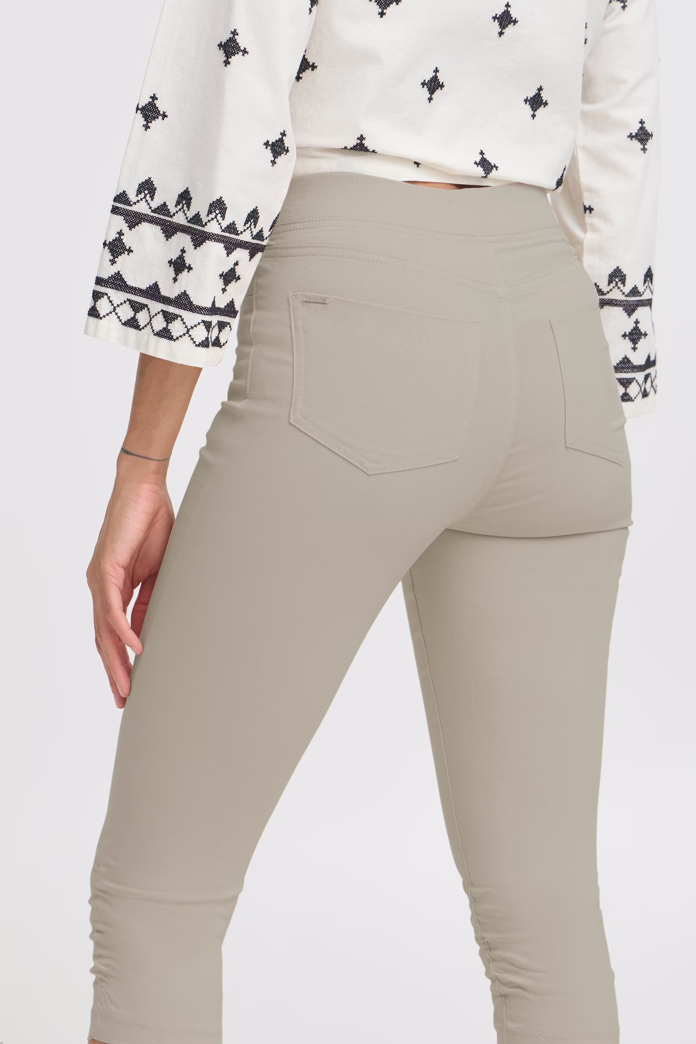 BYKEIRA Capri bukser LOOKBOOK DETAIL 20805611-140708