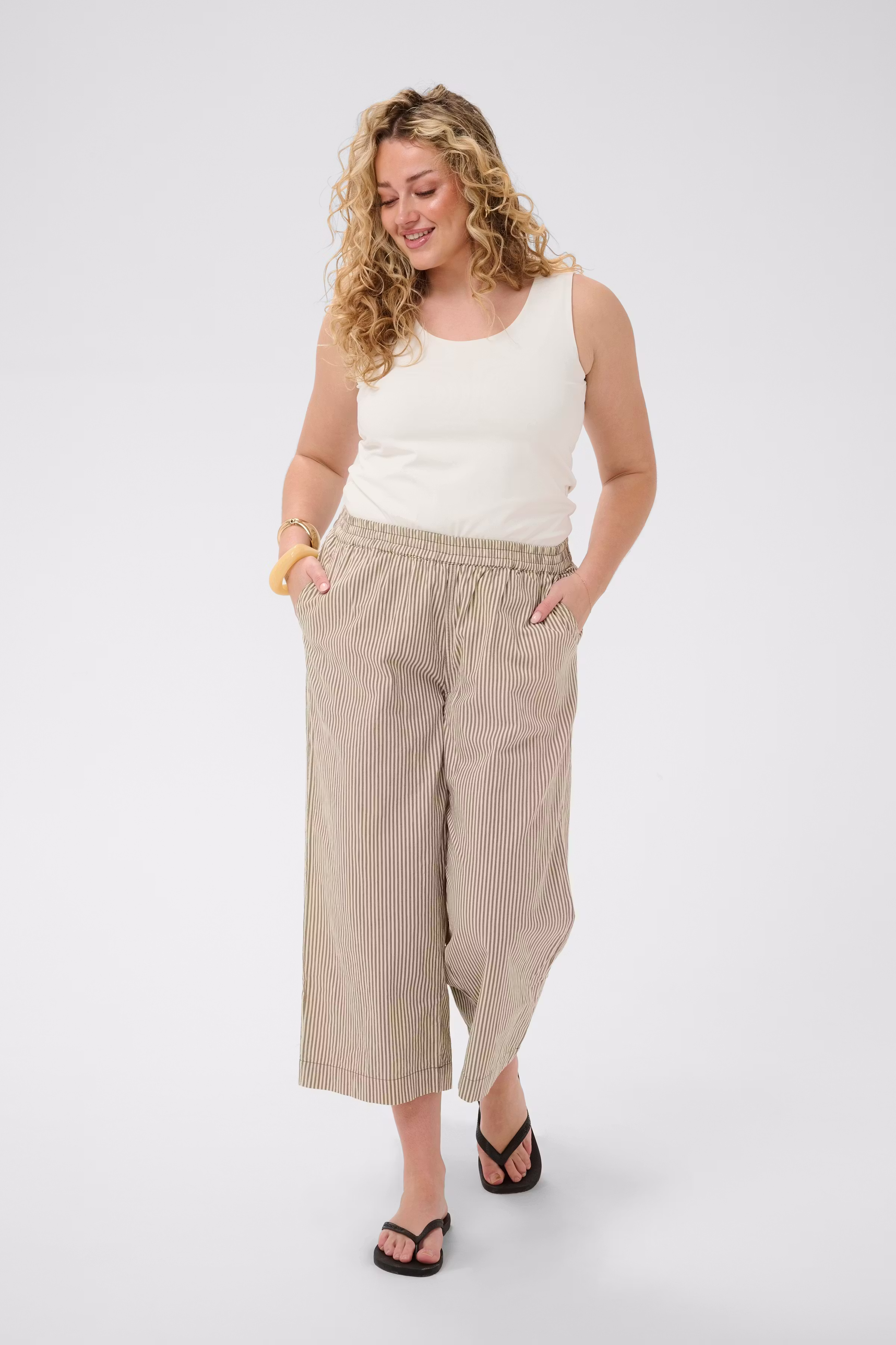 KCnana Trousers LOOKBOOK FRONT 10583312-108909
