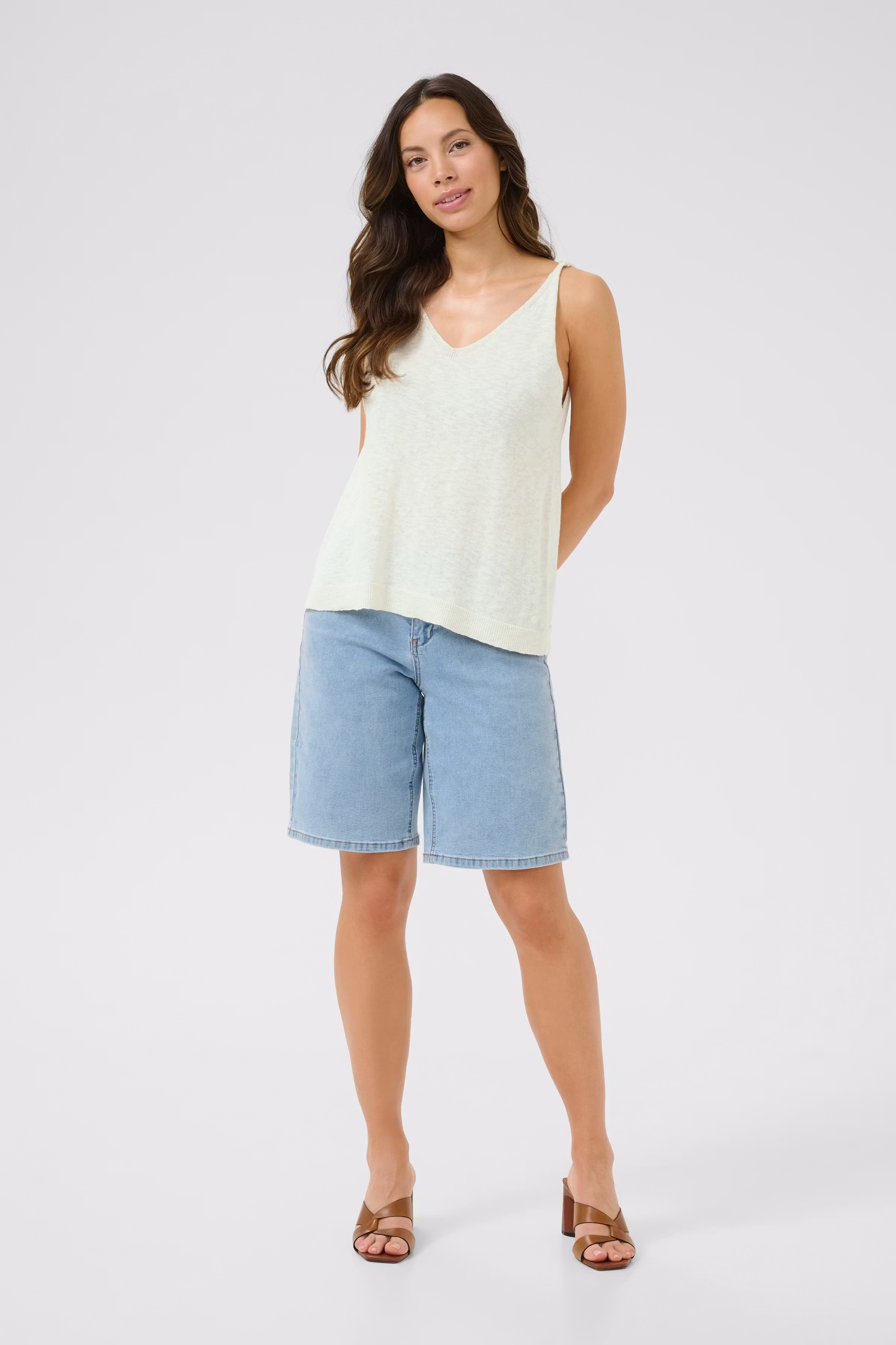 CREvisa Top LOOKBOOK FRONT 10613692-114300