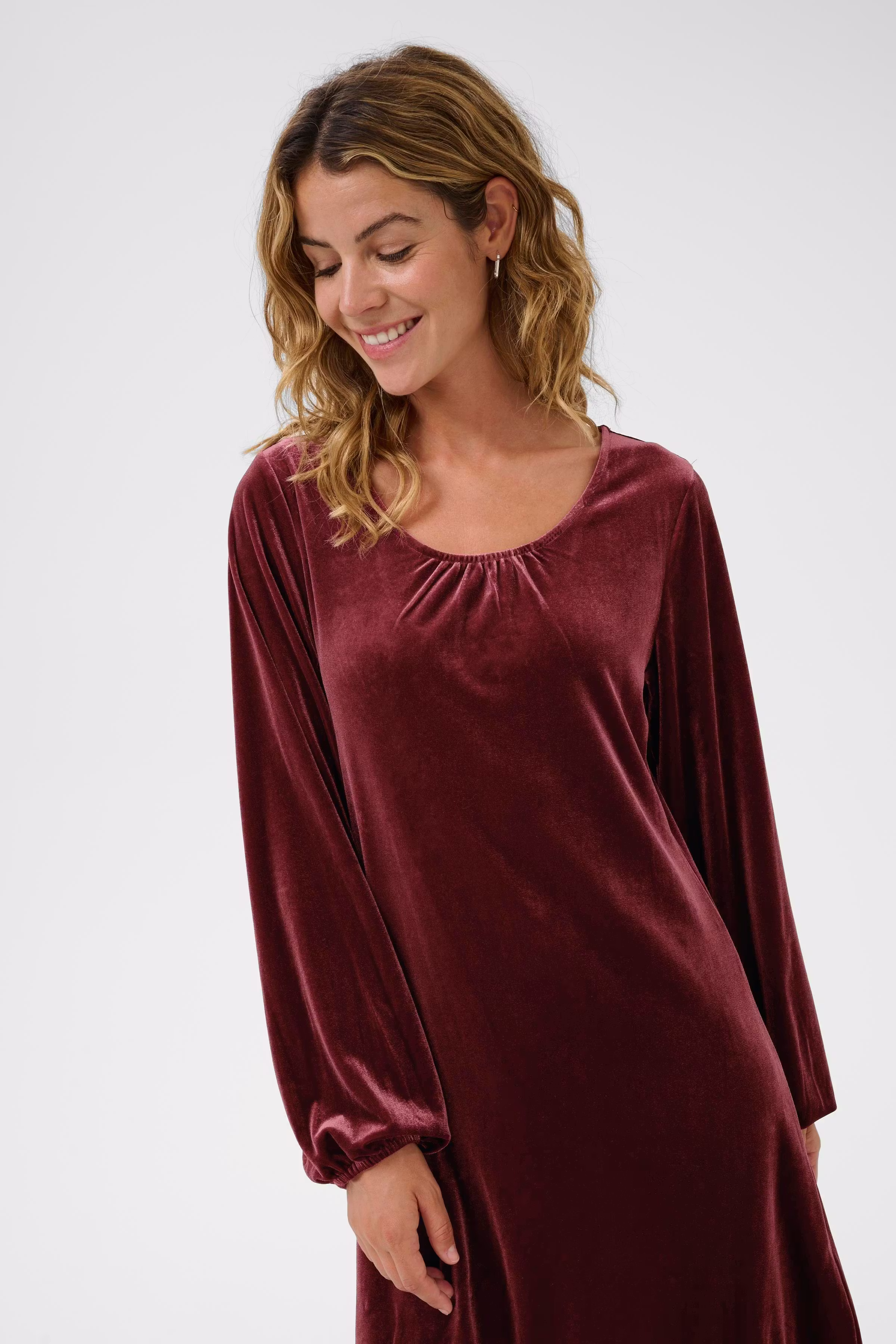 CRFrosty Velvet Dress LOOKBOOK DETAIL 10614448-191522