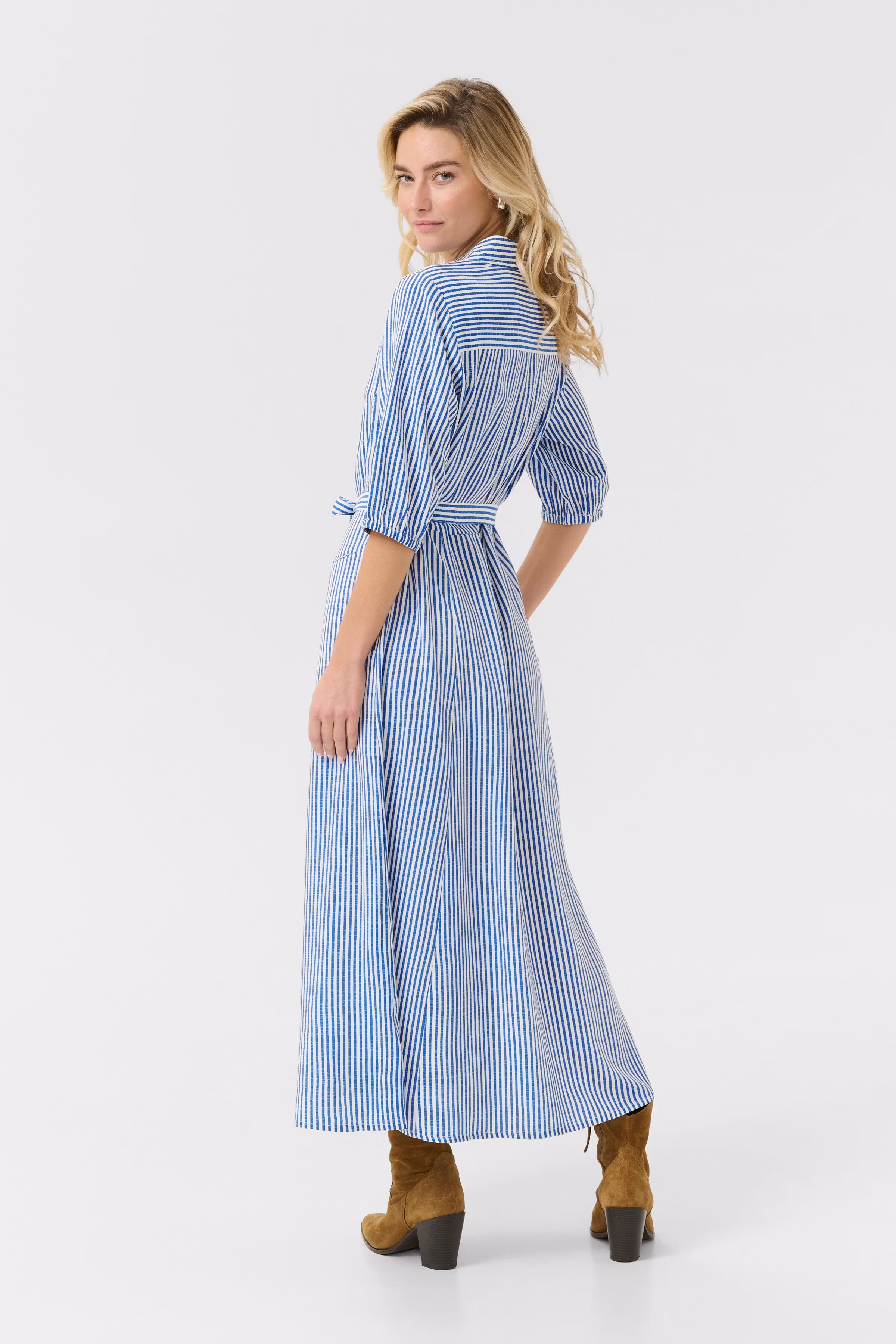 CRTiah Robe LOOKBOOK BACK 10611340-104155