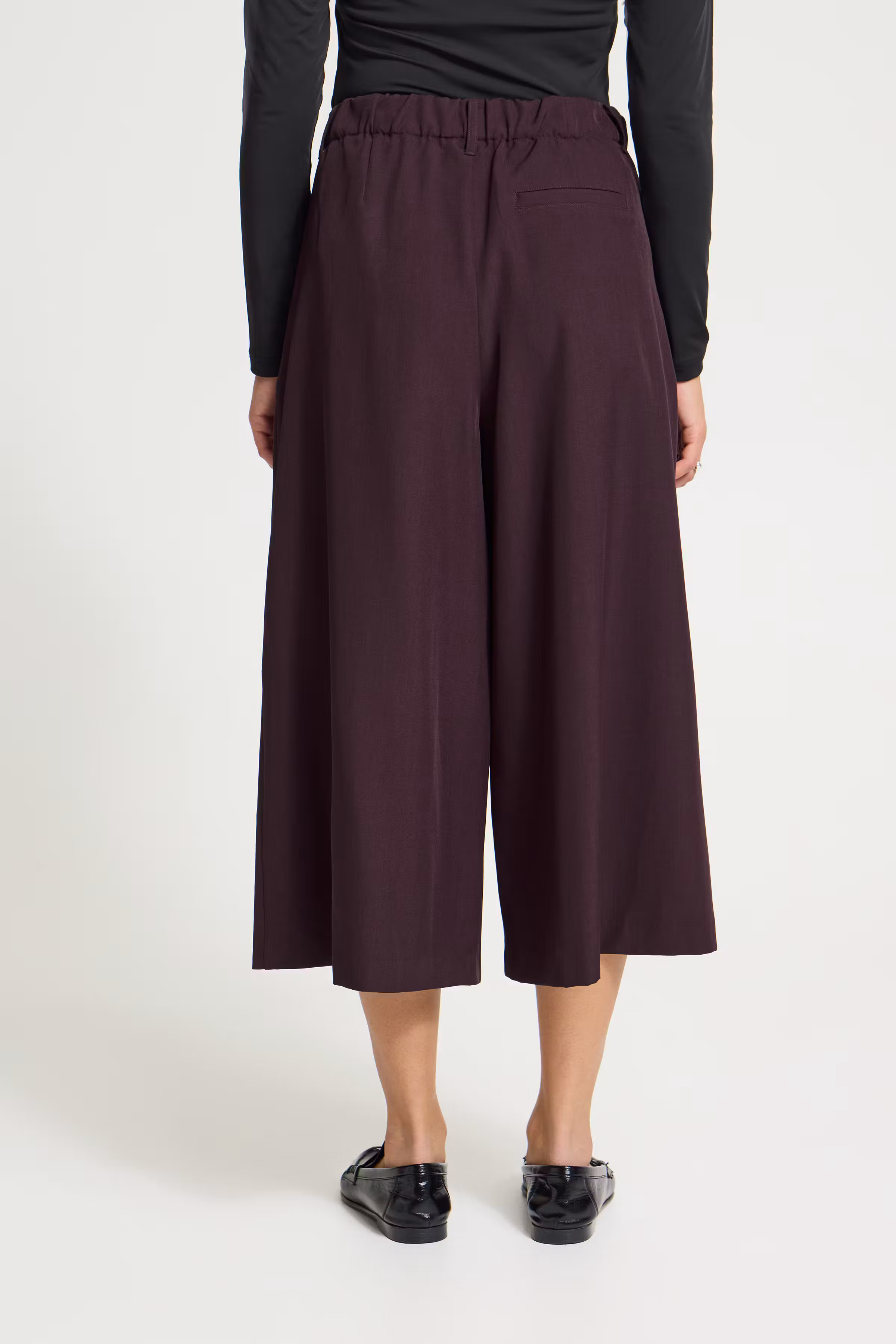 IHFAVA Caprihose LOOKBOOK BACK 20127018-1916191
