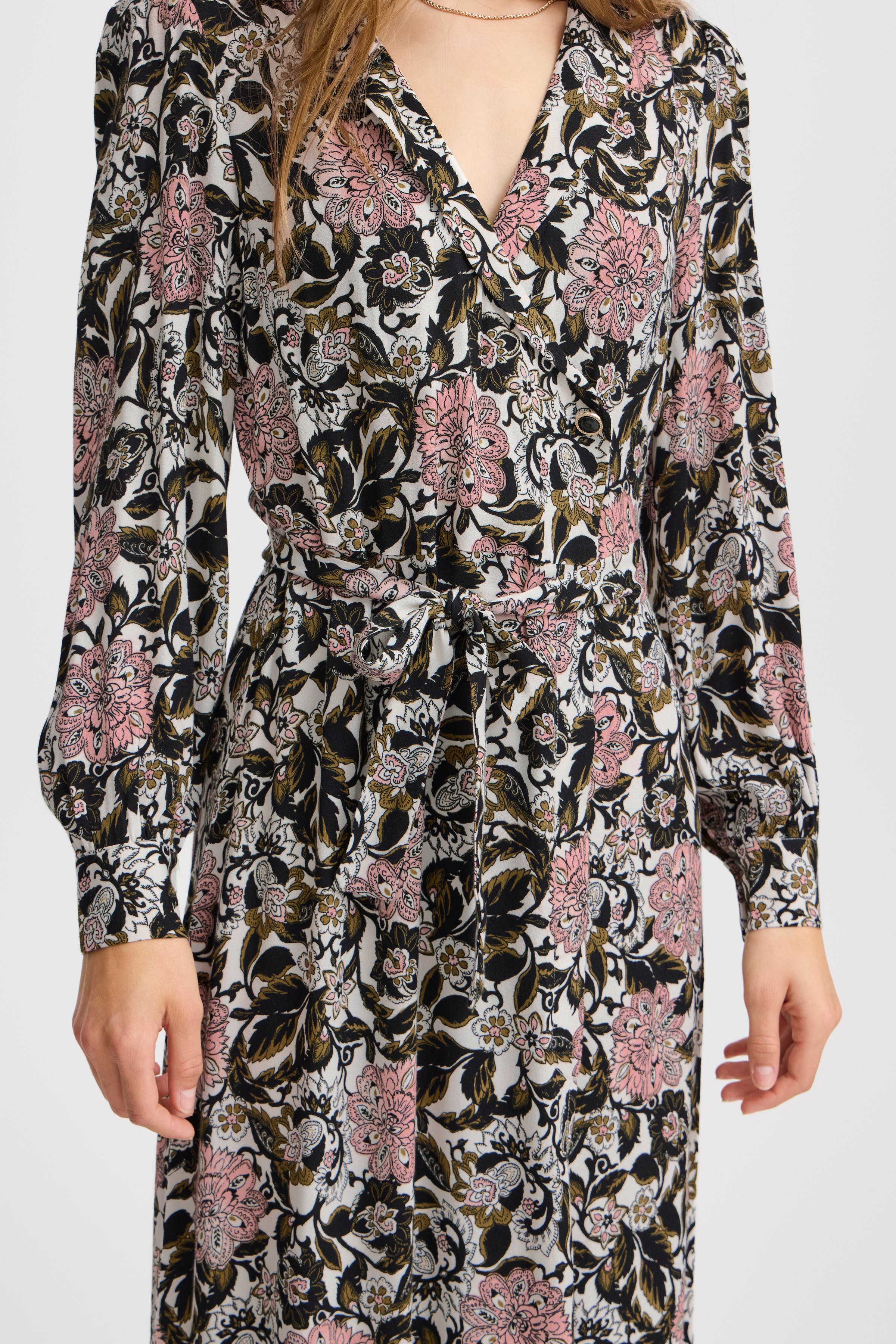 IRROSIE Kleid LOOKBOOK DETAIL 20121628-203454