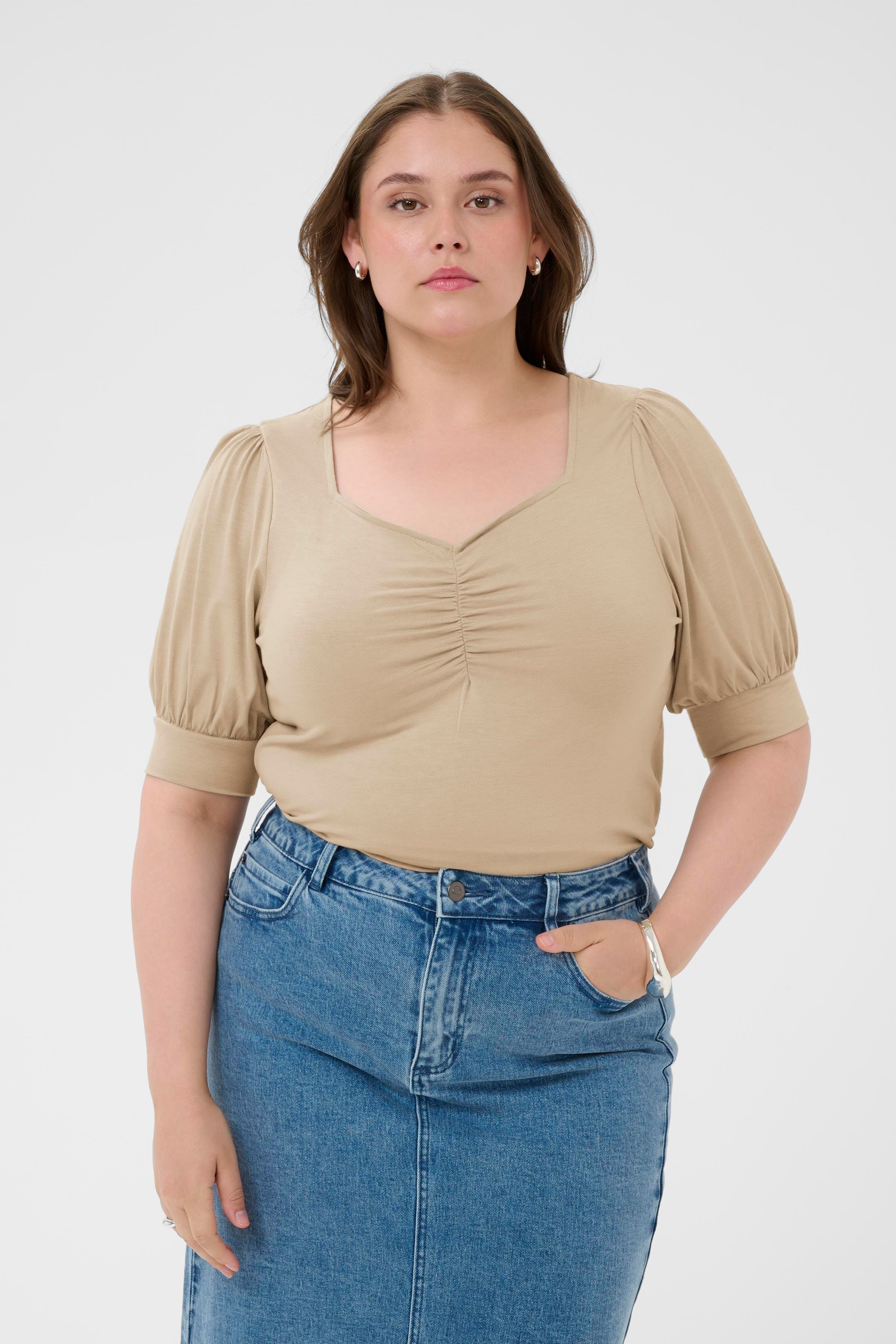 KCsissy T-Shirt LOOKBOOK FRONT 10581401-151305