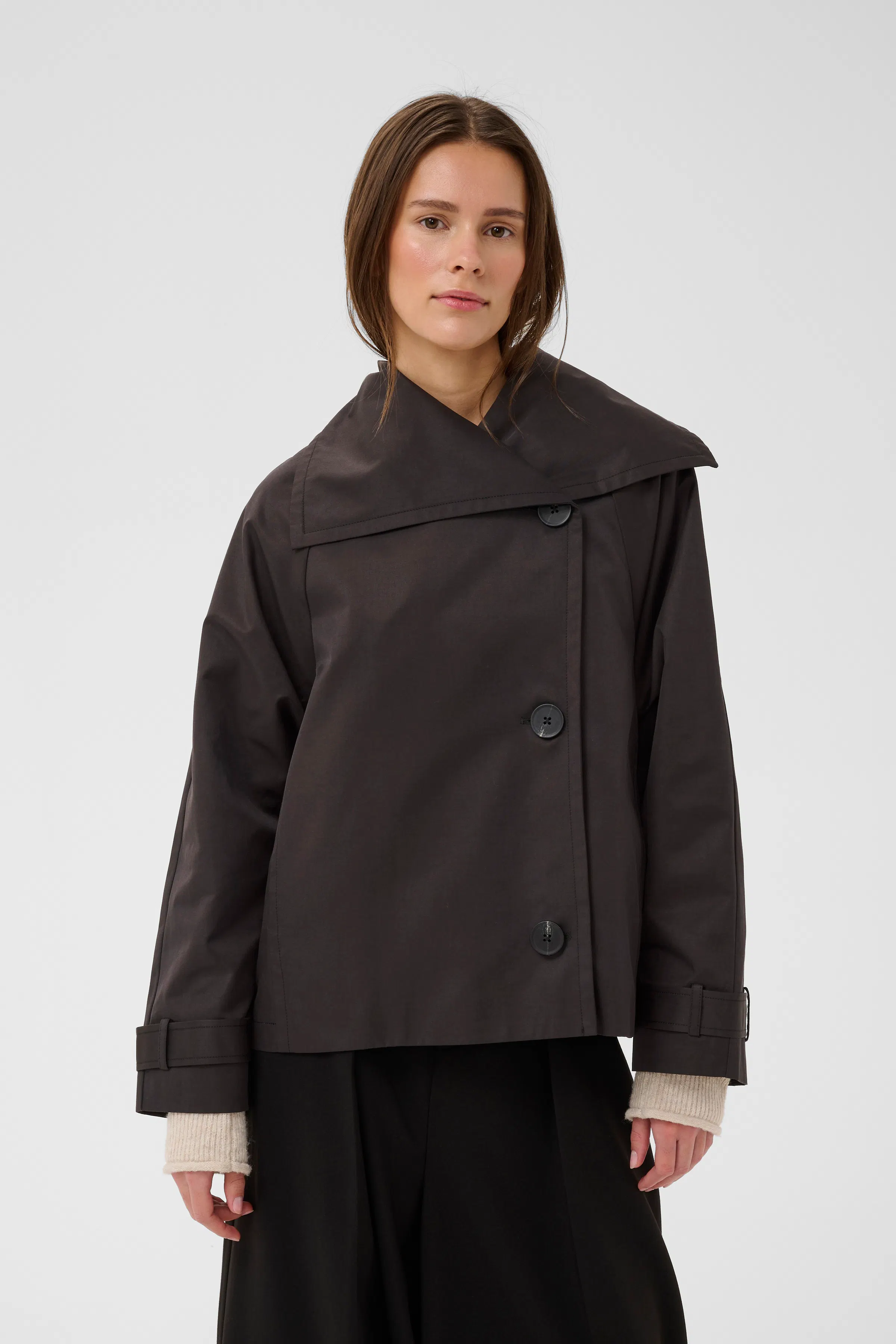 TanayIW Short coat in tobacco brown colour