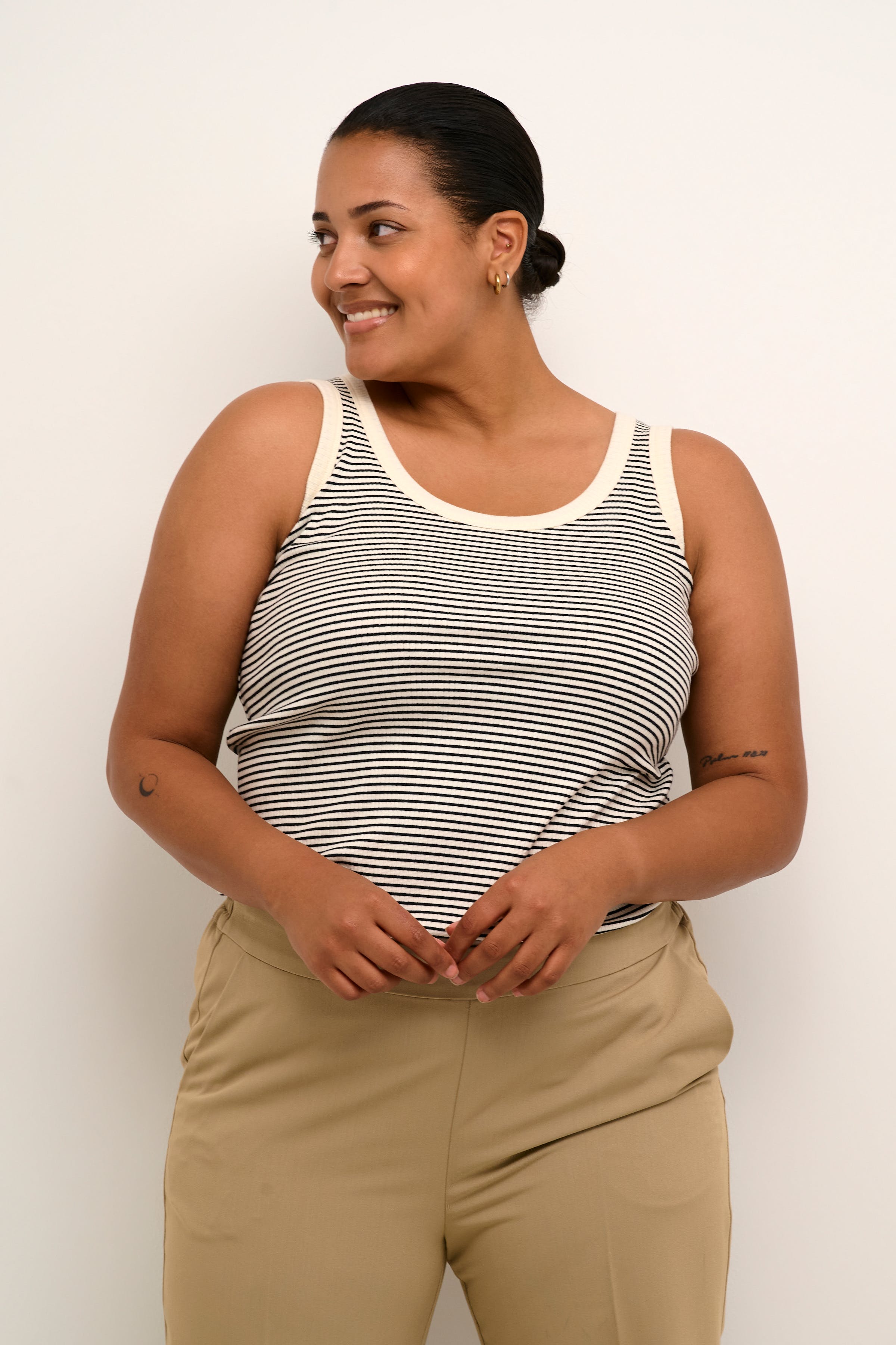 KCkana Top LOCATION NONE 10582197-105406