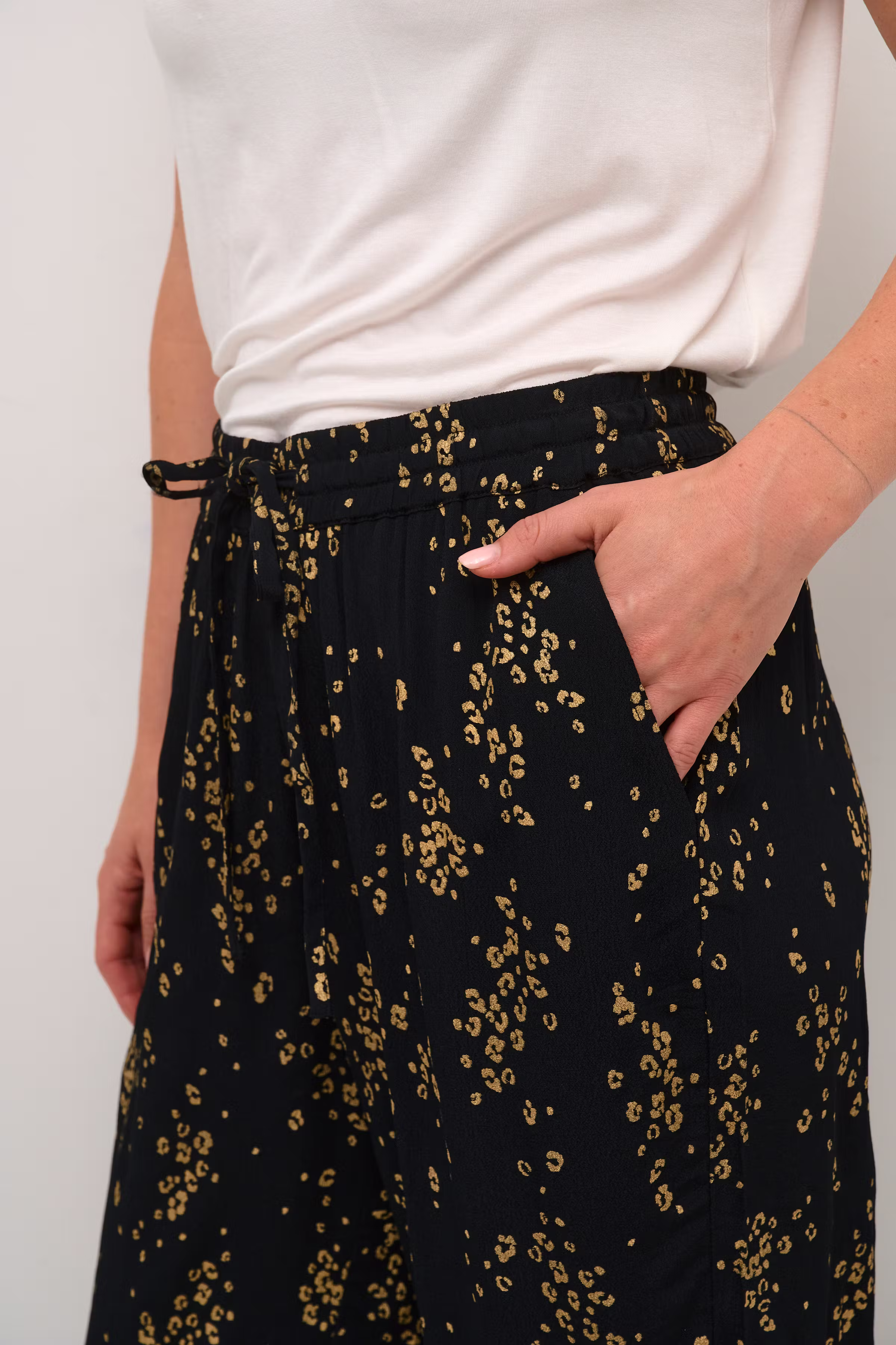 BPally Hose LOOKBOOK DETAIL 10590581-105307B