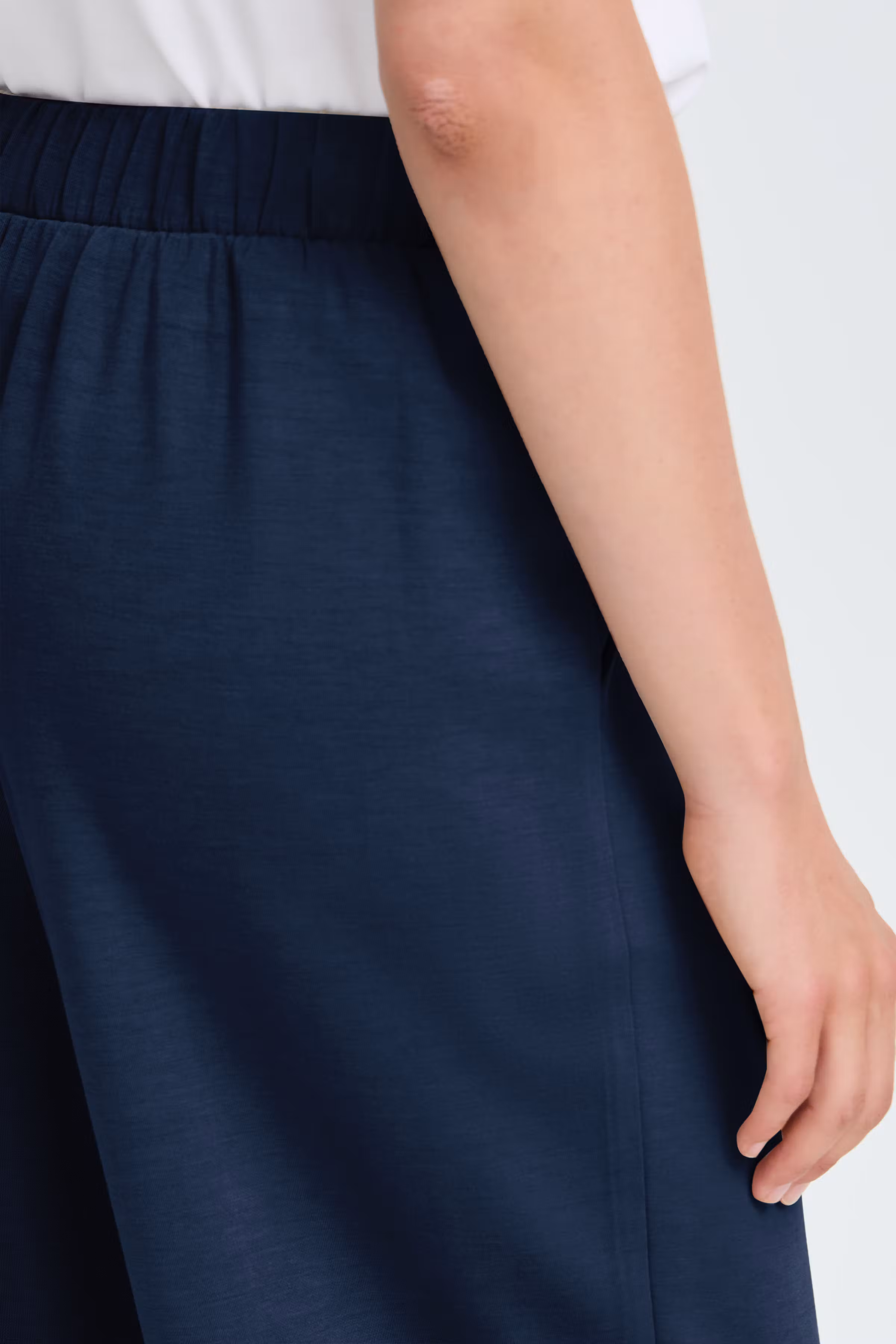 FRAURORA Hose LOOKBOOK DETAIL 20618034-193923
