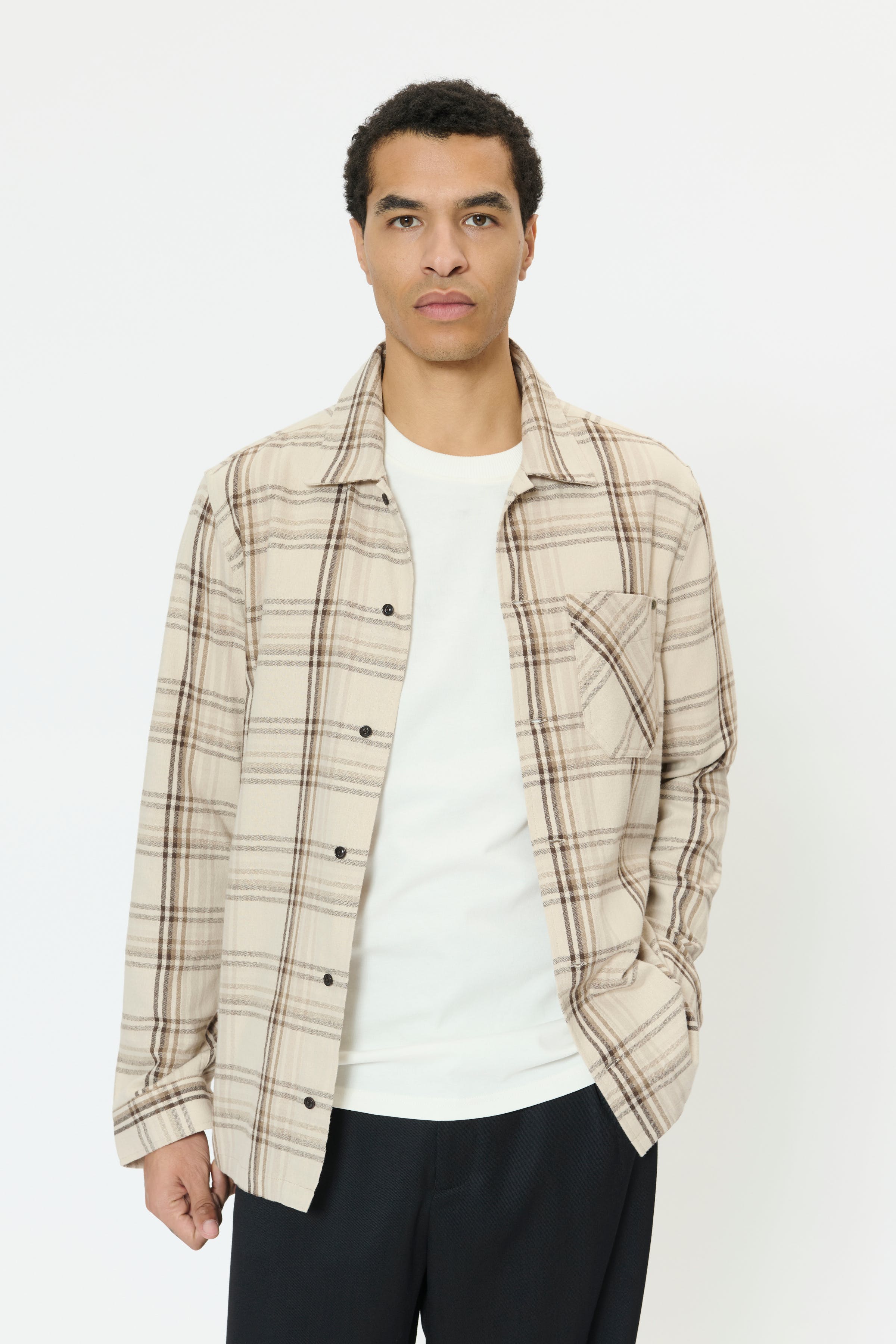 MApelton Shirt LOOKBOOK FRONT 30208628-190912