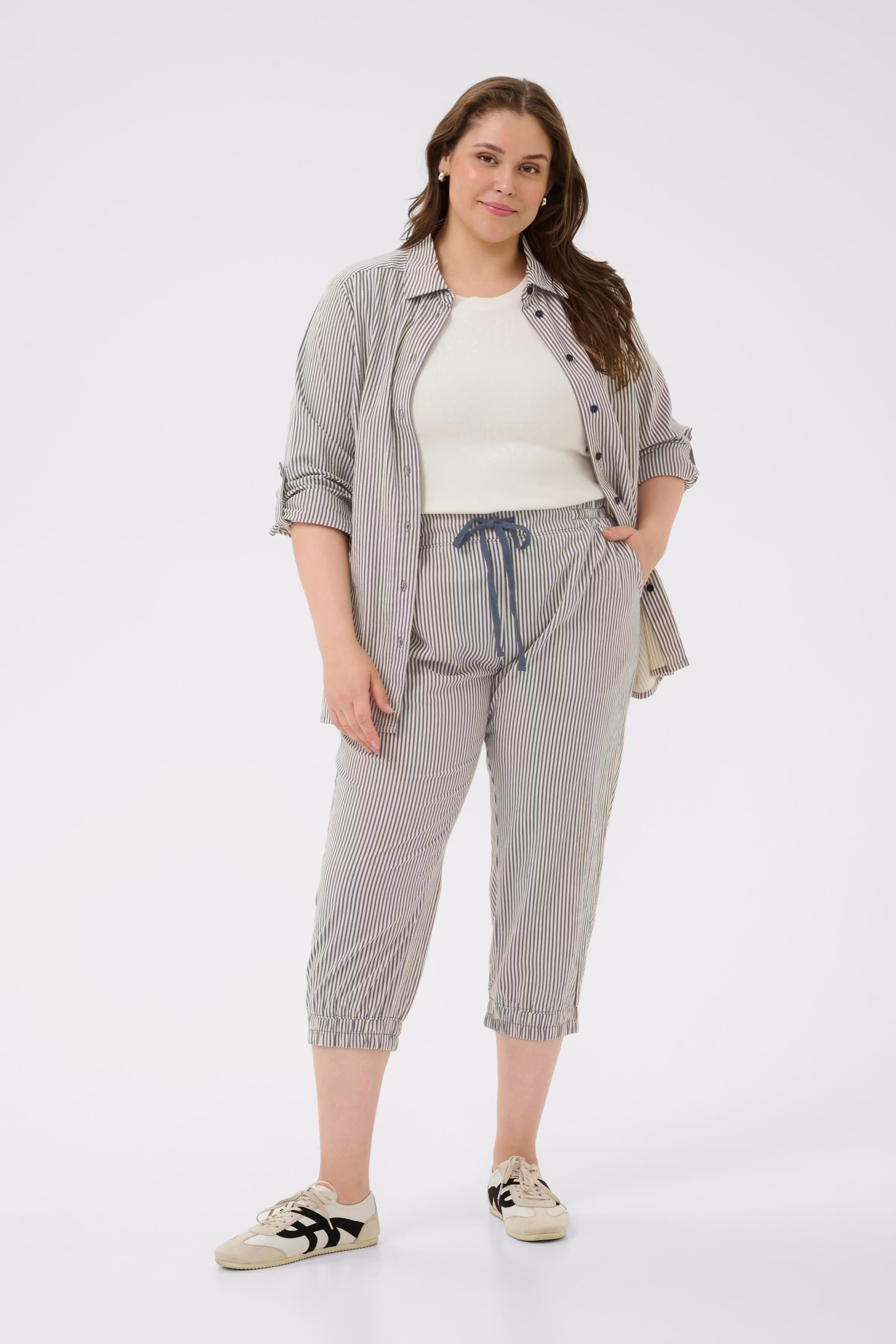 KCnana Hose LOOKBOOK FRONT 10583333-106298