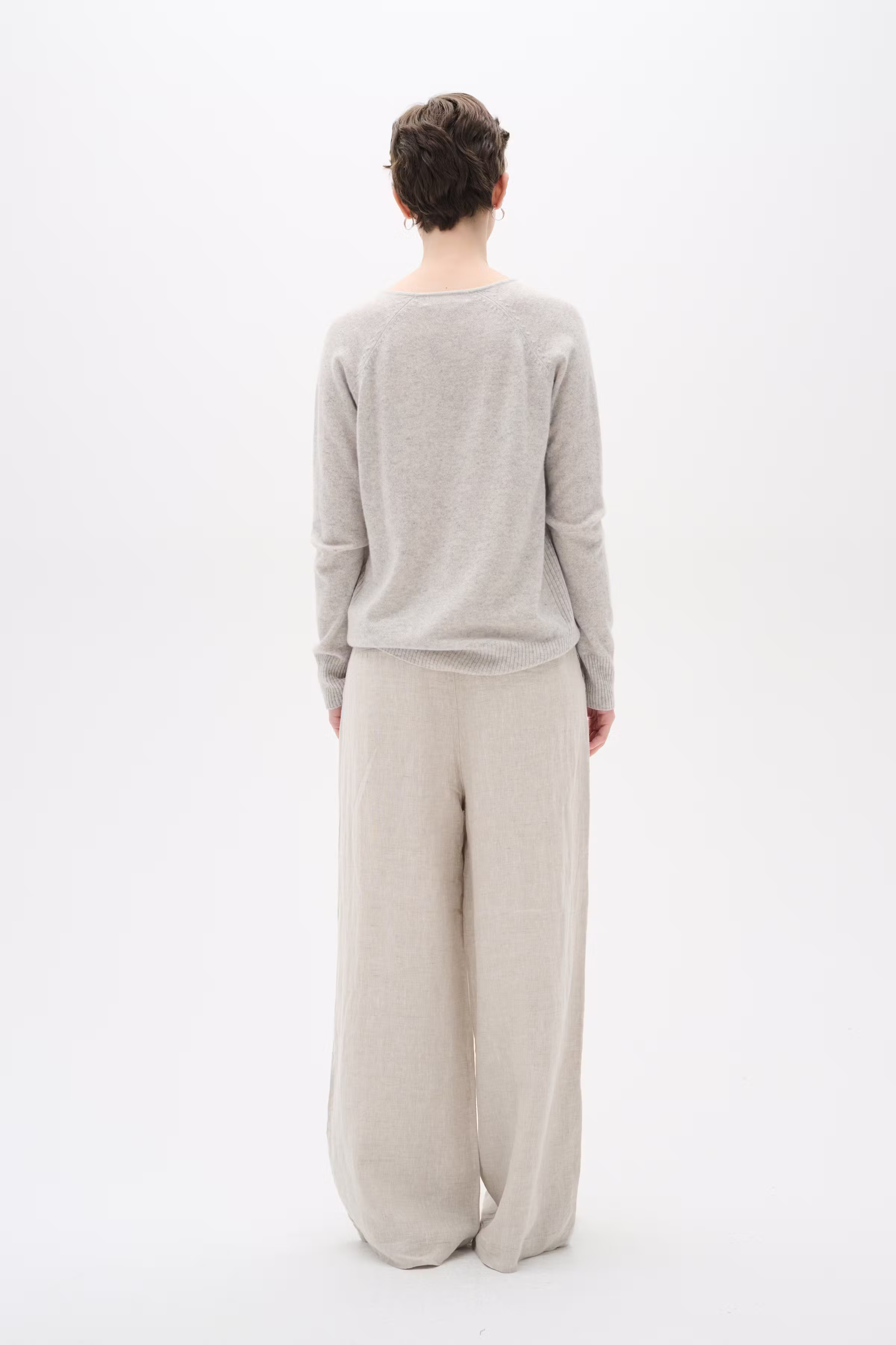 LukkaIW V-neck Cashmere Pullover LOOKBOOK BACK 30104240-10045