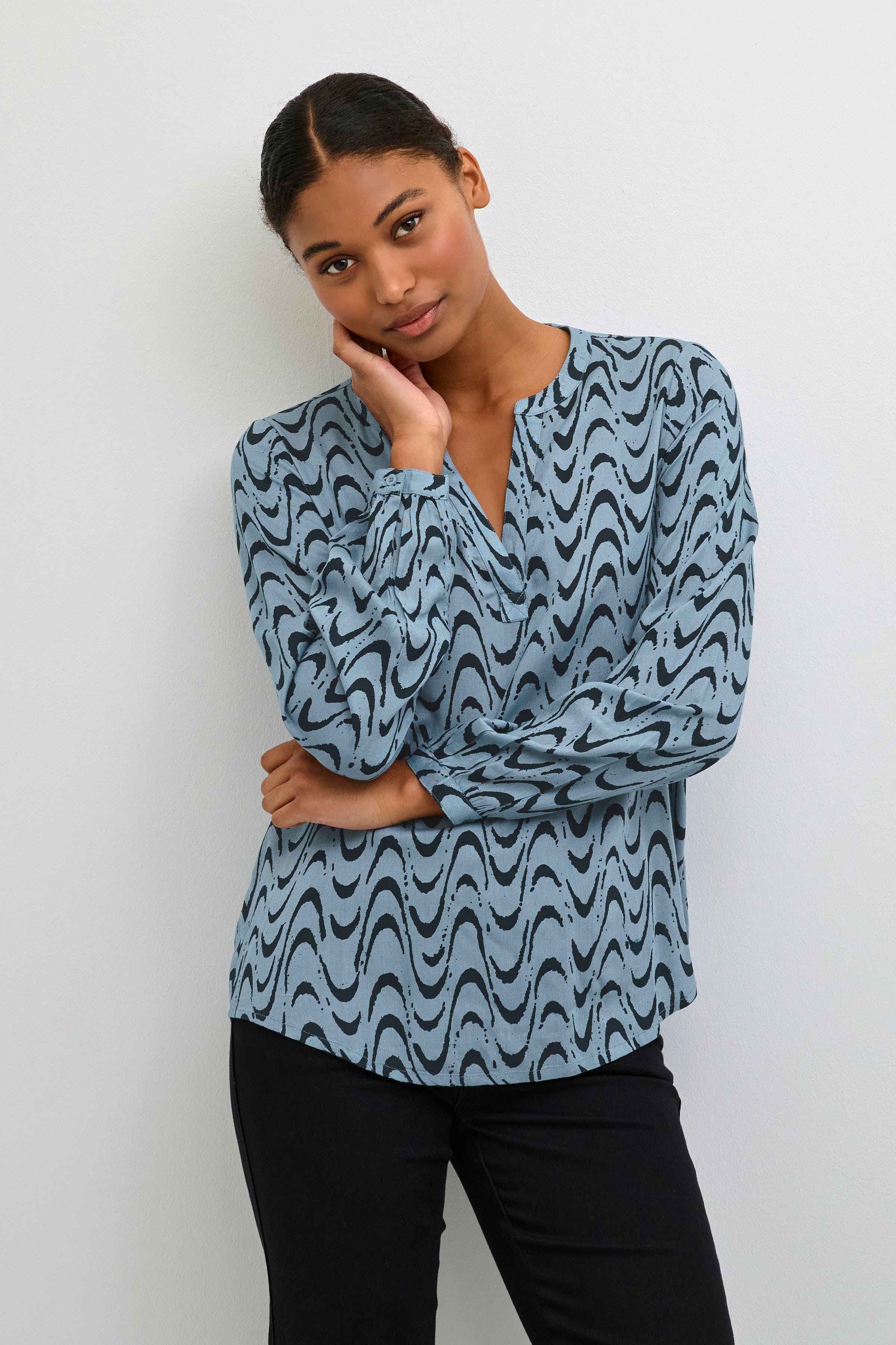 KAmira Blus LOOKBOOK FRONT 10508287-105321