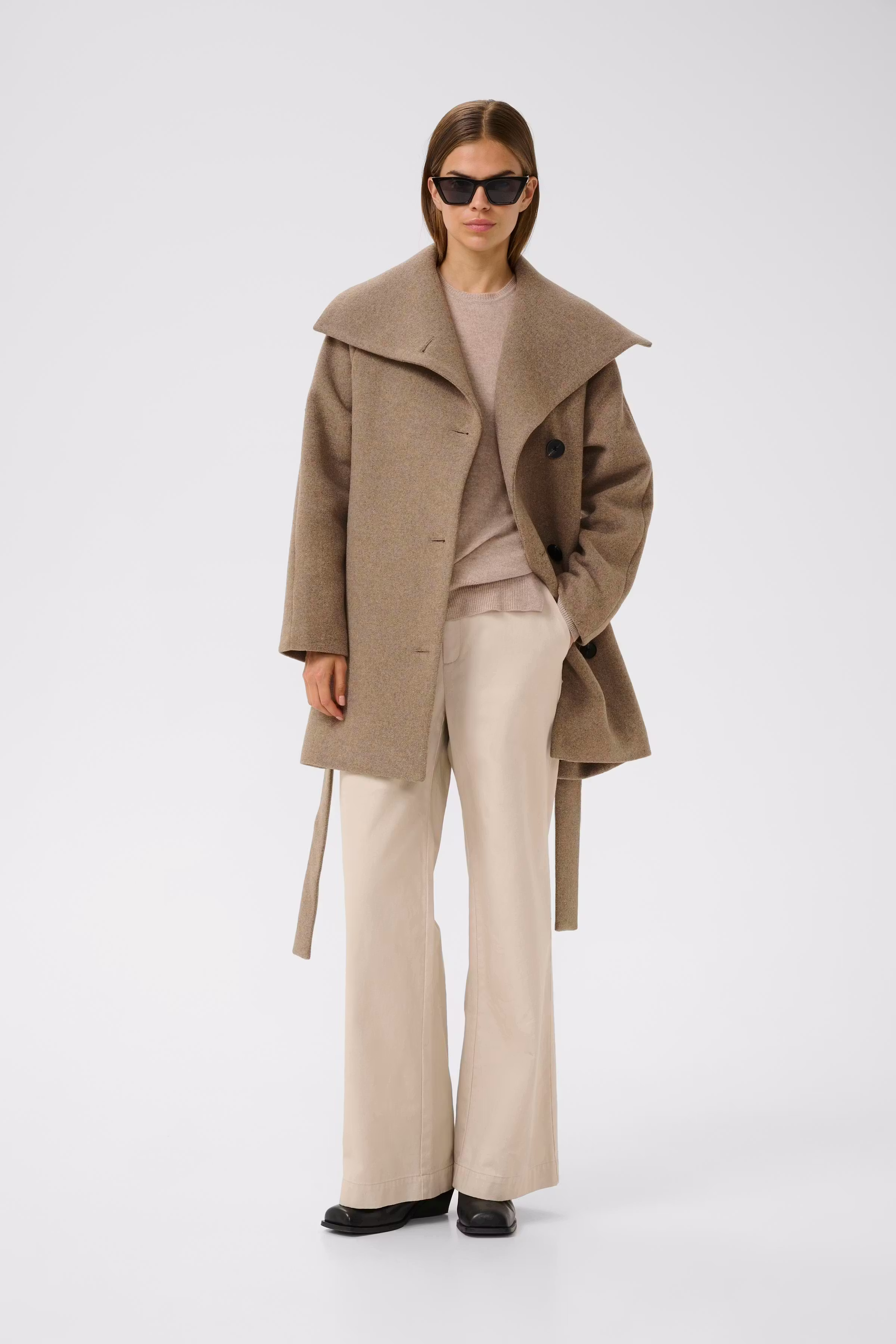 YunahIW Mantel LOOKBOOK FRONT 30110611-1813041