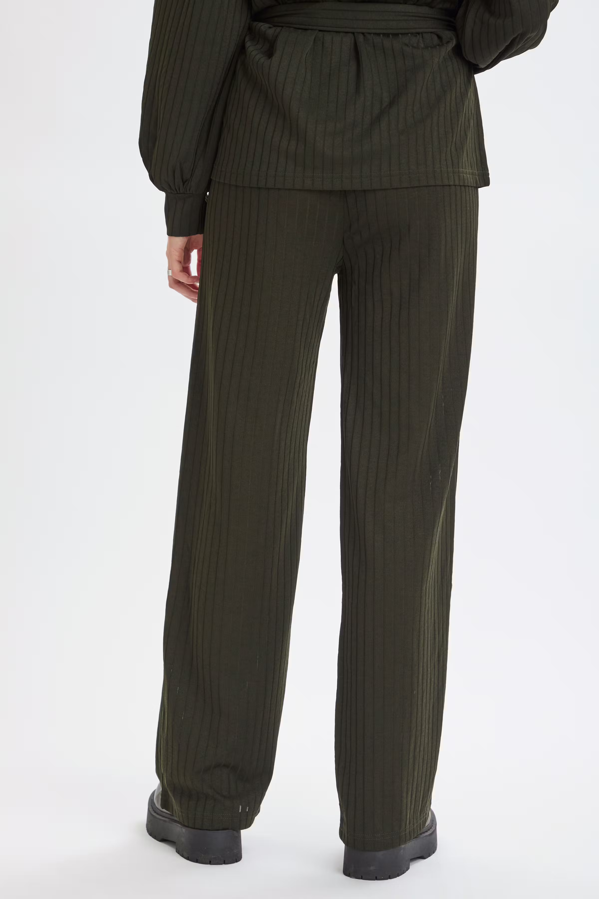 IlmaSZ Pants

 LOOKBOOK BACK 30511414-190509