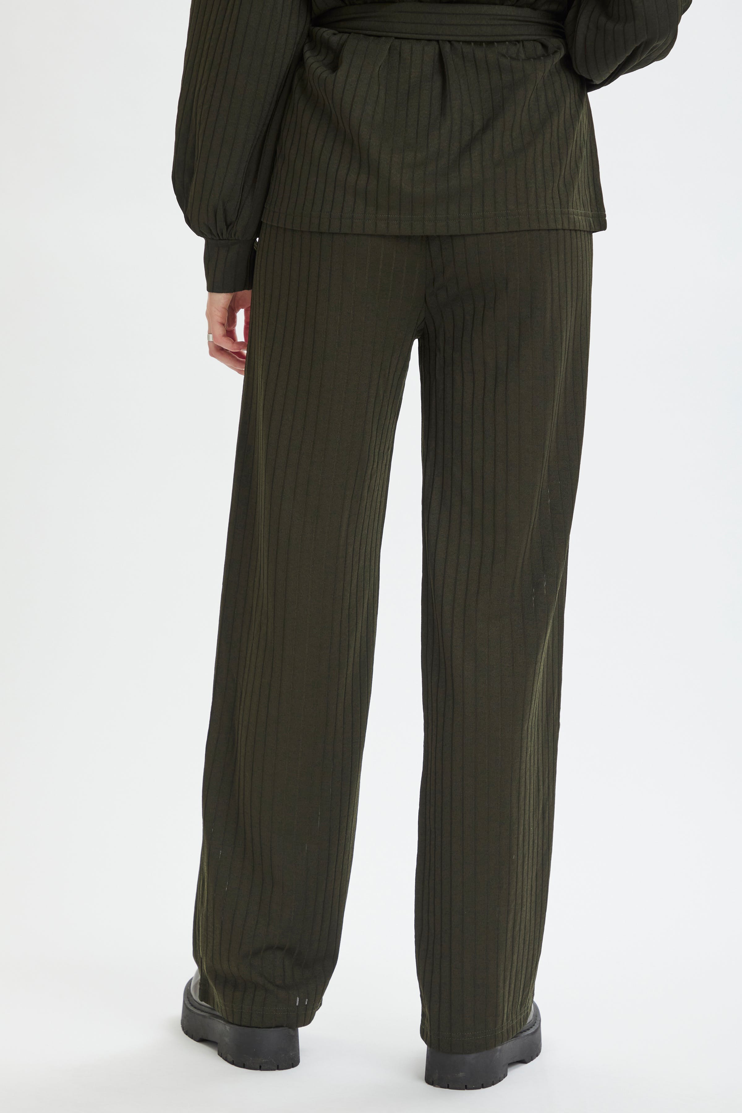 IlmaSZ Pants

 LOOKBOOK BACK 30511414-190509