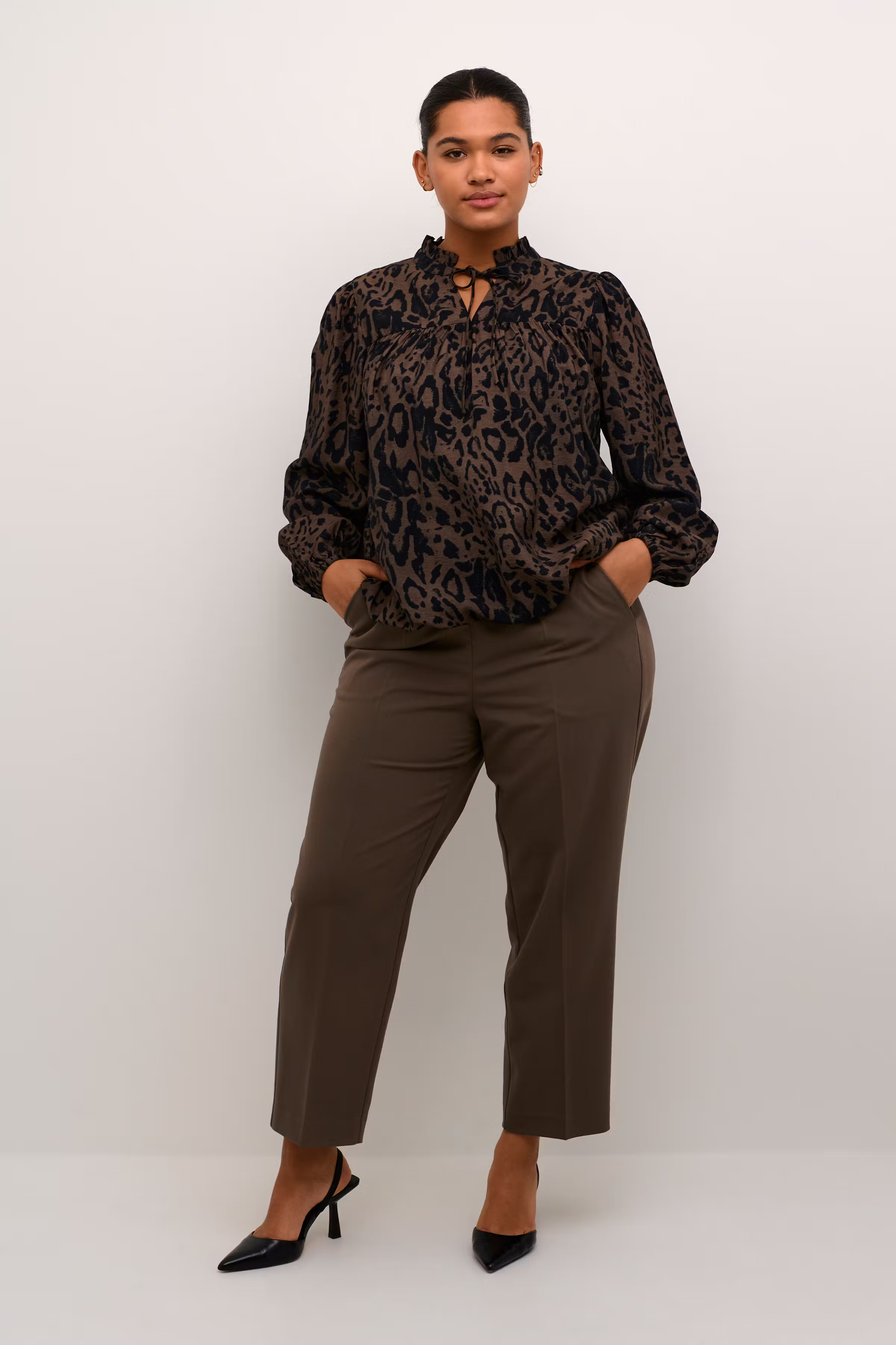 KCjola Bluse LOOKBOOK FRONT 10582539-106279