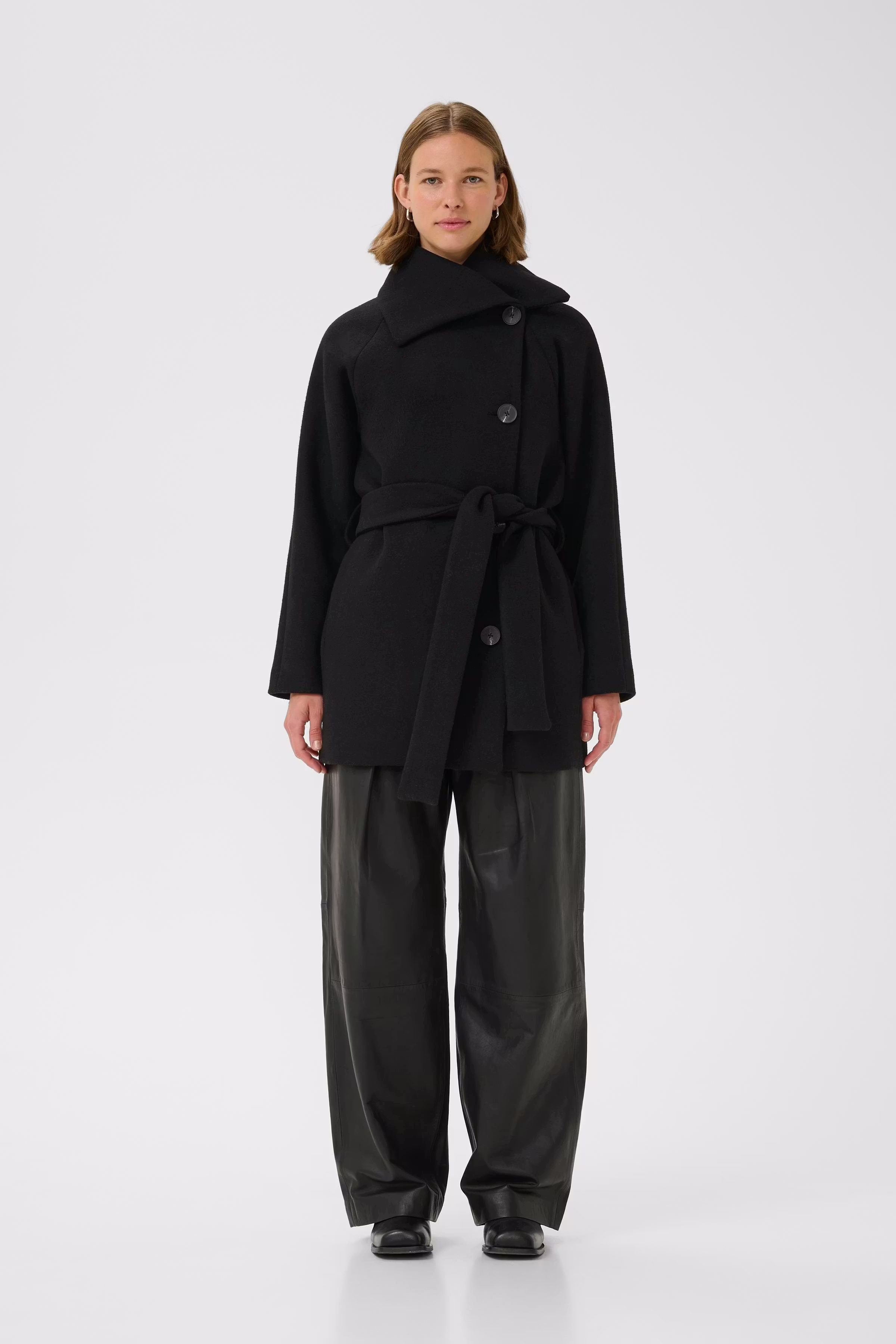 YunahIW Mantel LOOKBOOK FRONT 30110611-194008