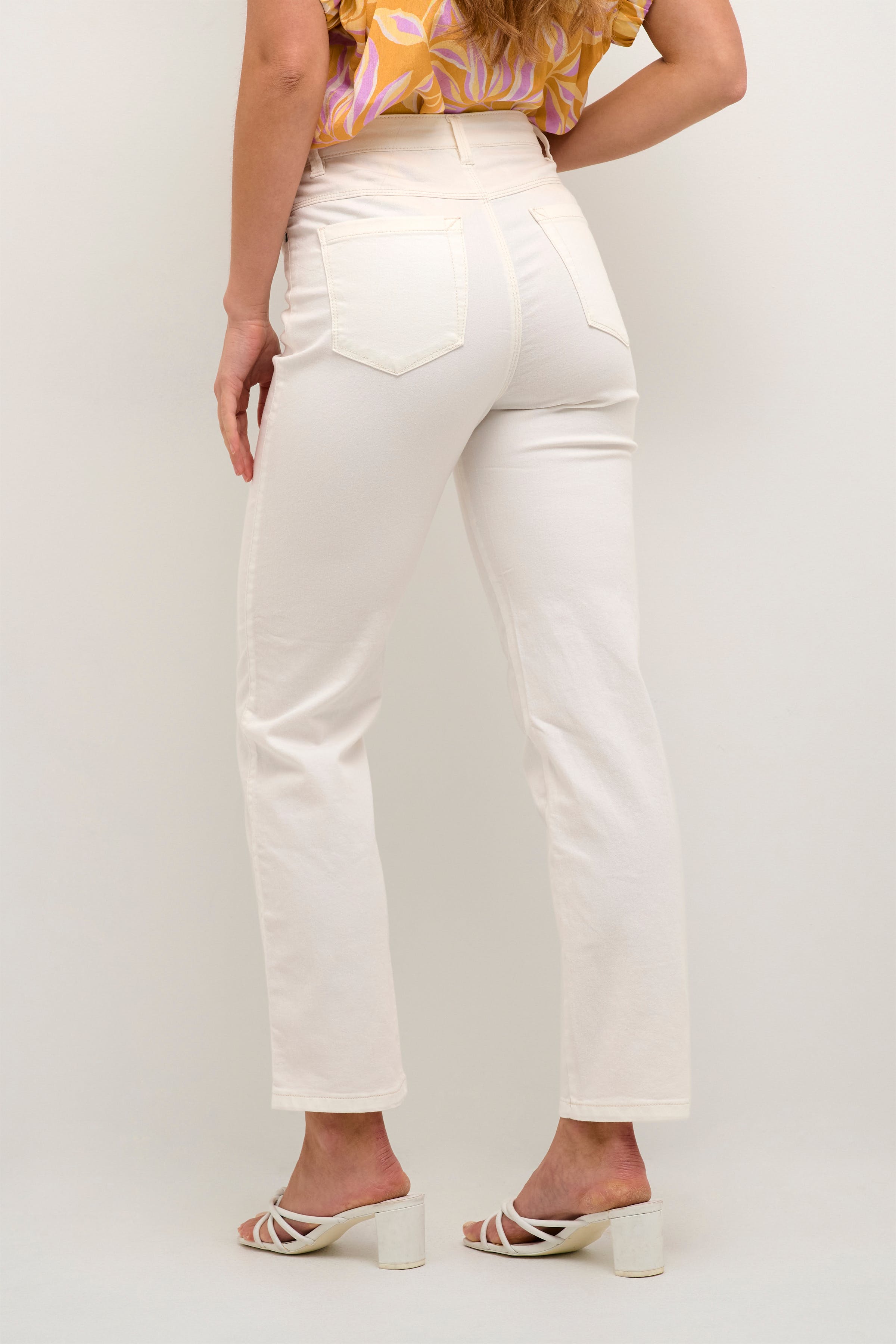 KAzelina Straight Jeans LOOKBOOK BACK 10506341-110602