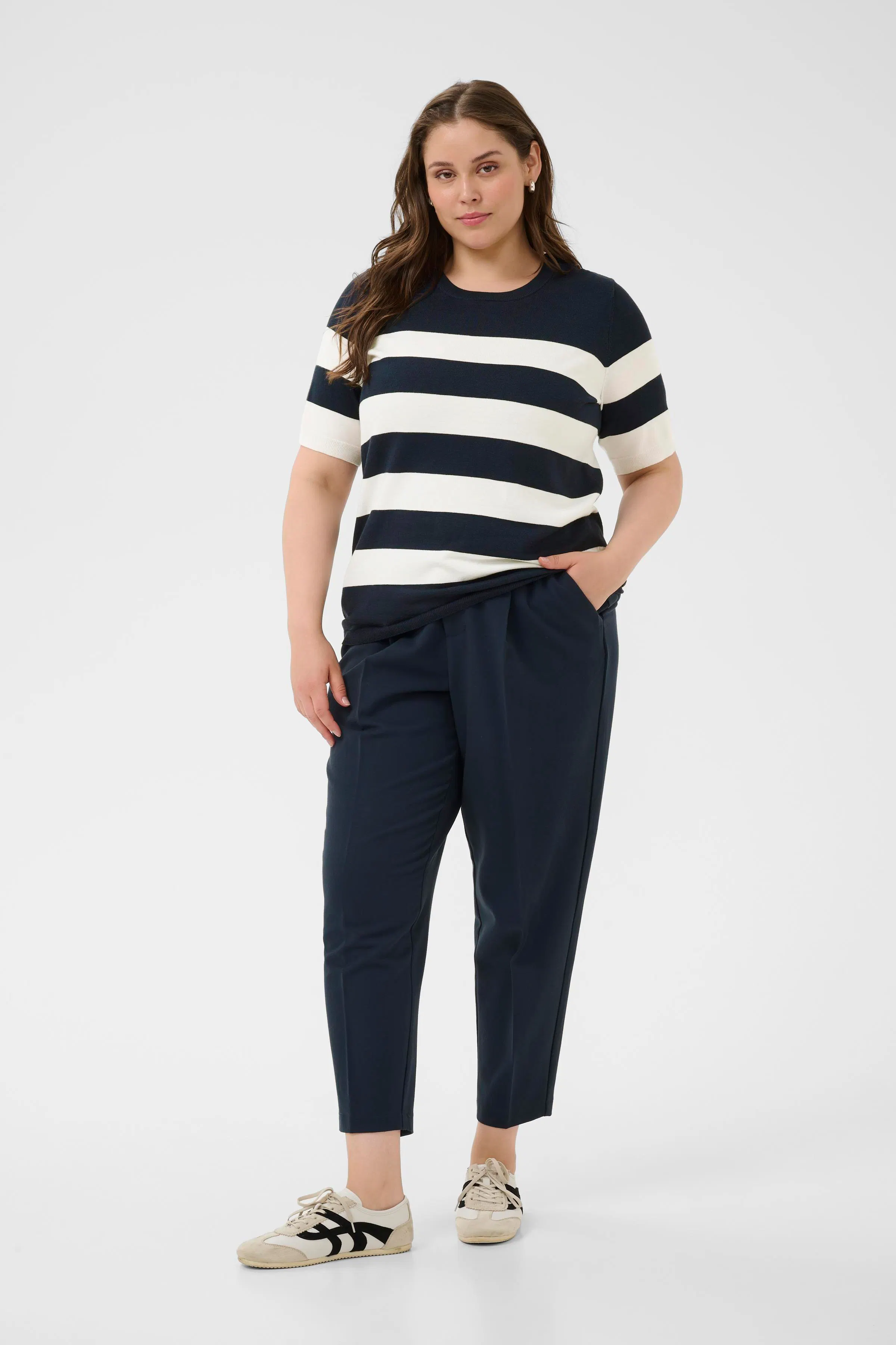 KClizzy Pullover LOOKBOOK FRONT 10582914-108979