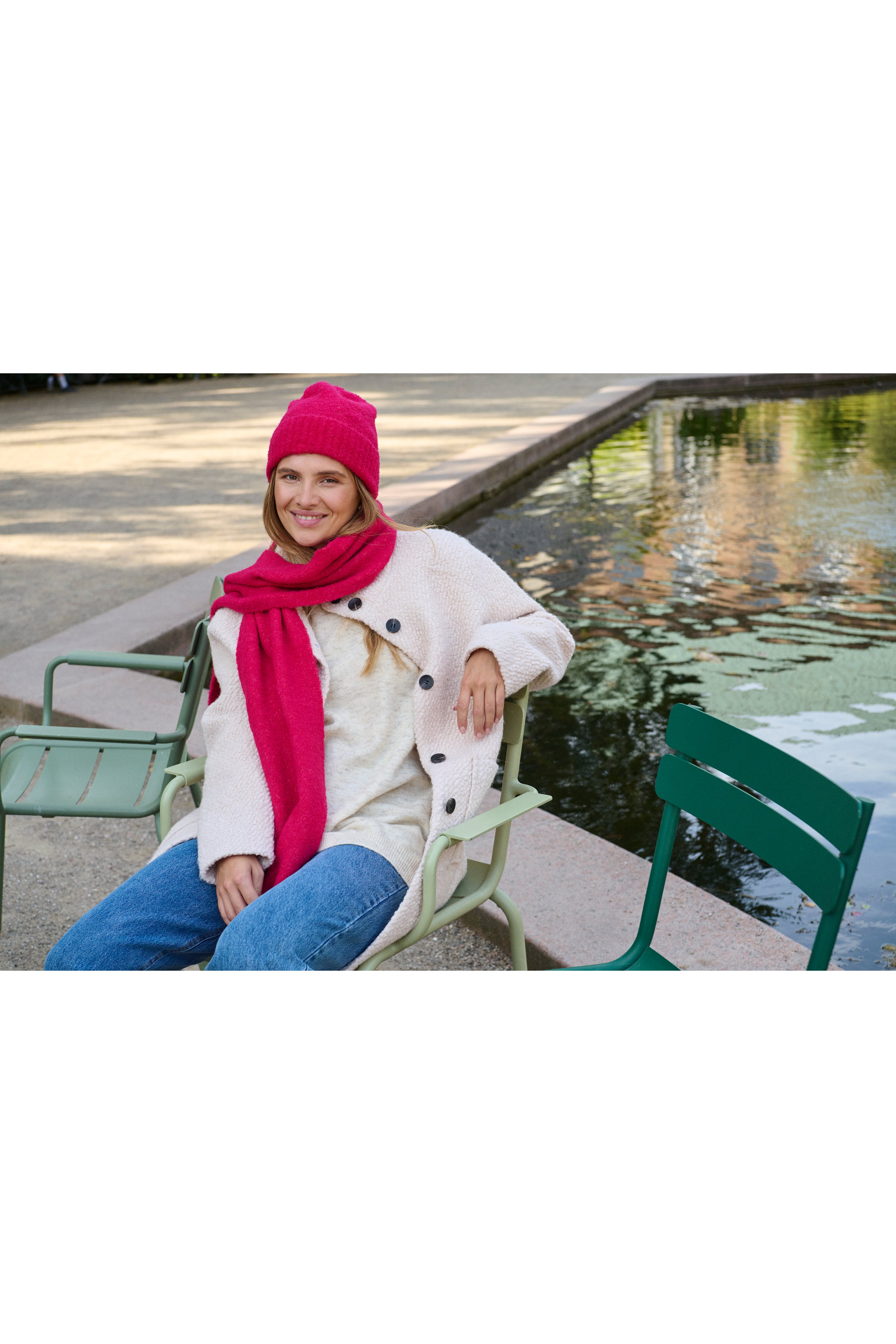 AgitaSZ Skjerf LOCATION NONE 30514175-1819451