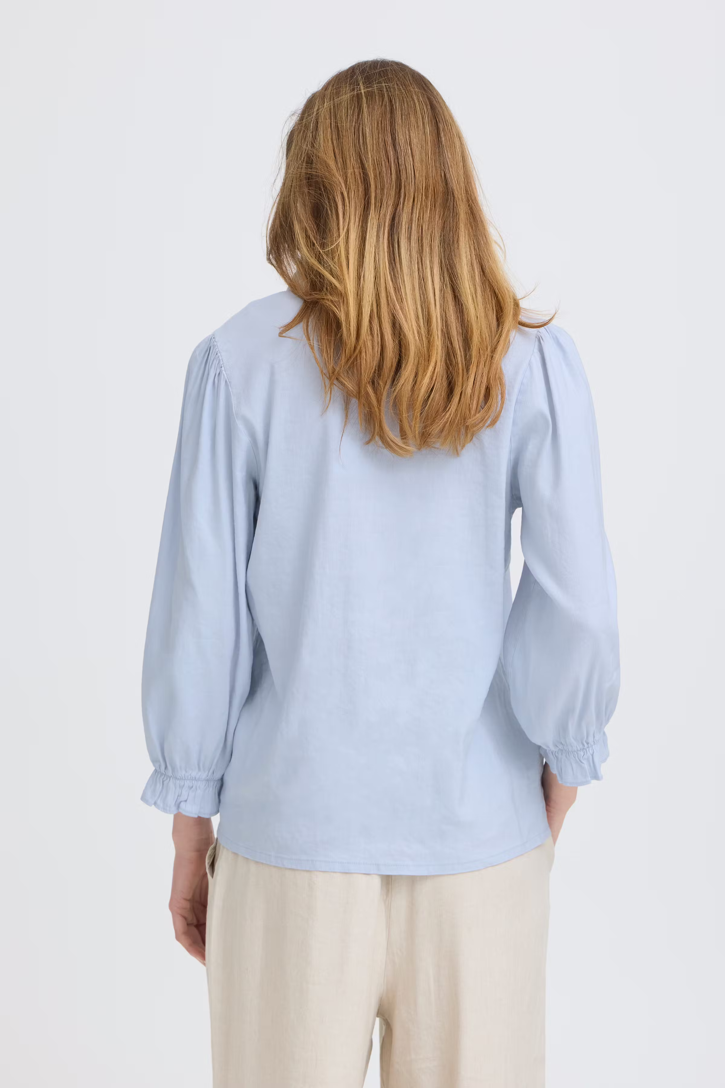 PZLUCA Bluse LOOKBOOK BACK 50210428-154031